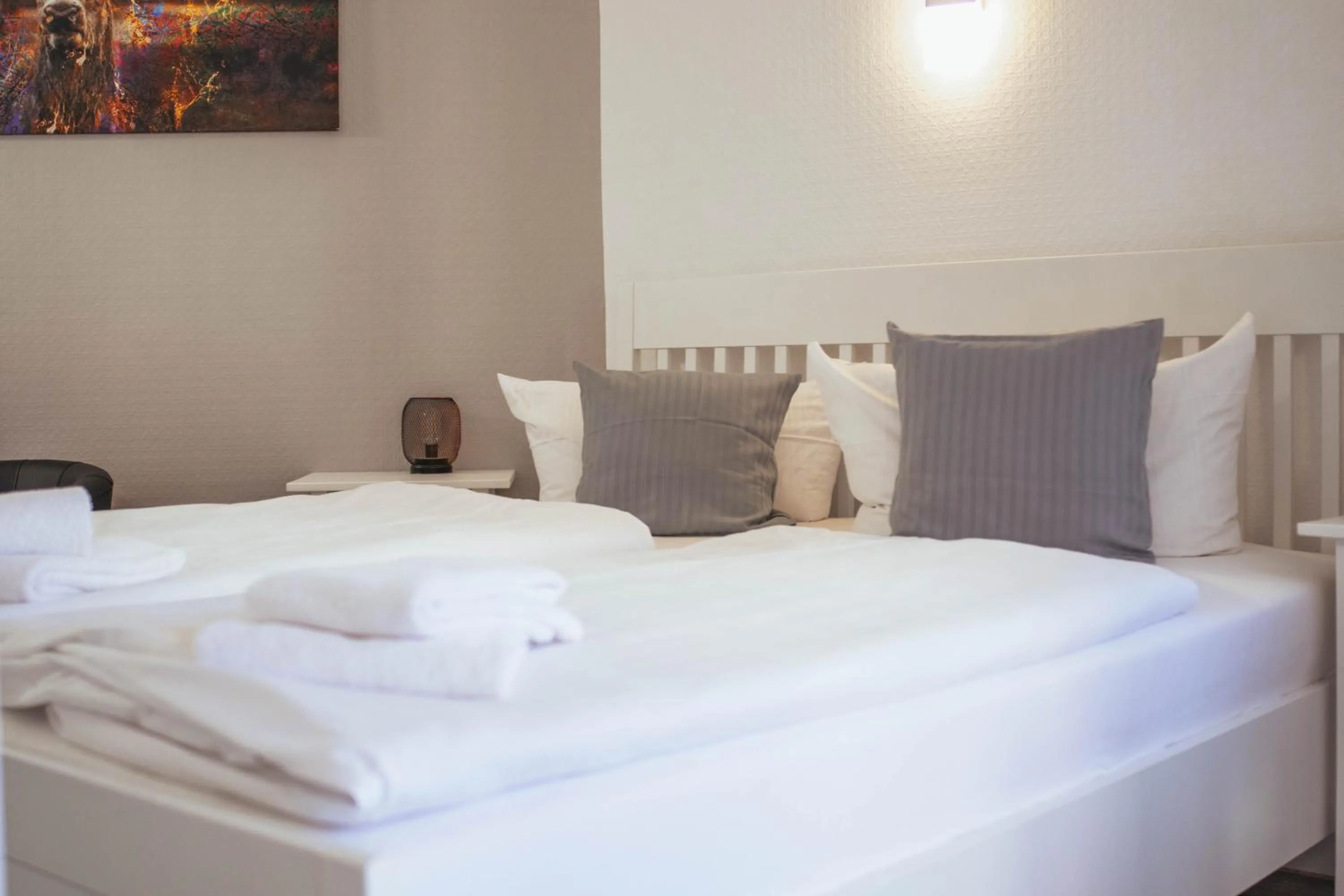 Bed in REGIOHOTEL Wolmirstedter Hof - #AutobahnA2&A14 #Frühstücksbuffet #TopPreisLeistung #DigitalerCheckin