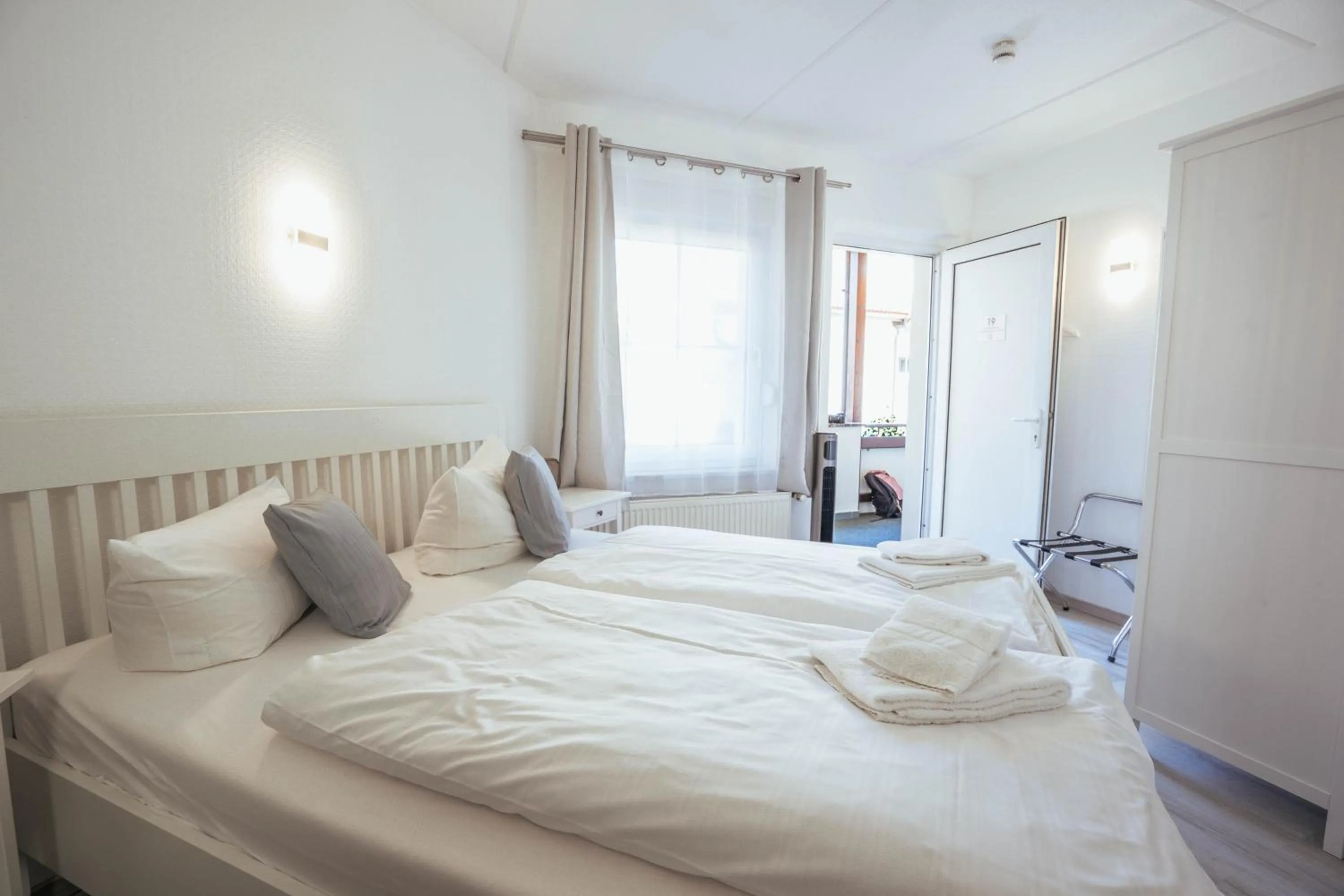 Bed in REGIOHOTEL Wolmirstedter Hof - #AutobahnA2&A14 #Frühstücksbuffet #TopPreisLeistung #DigitalerCheckin