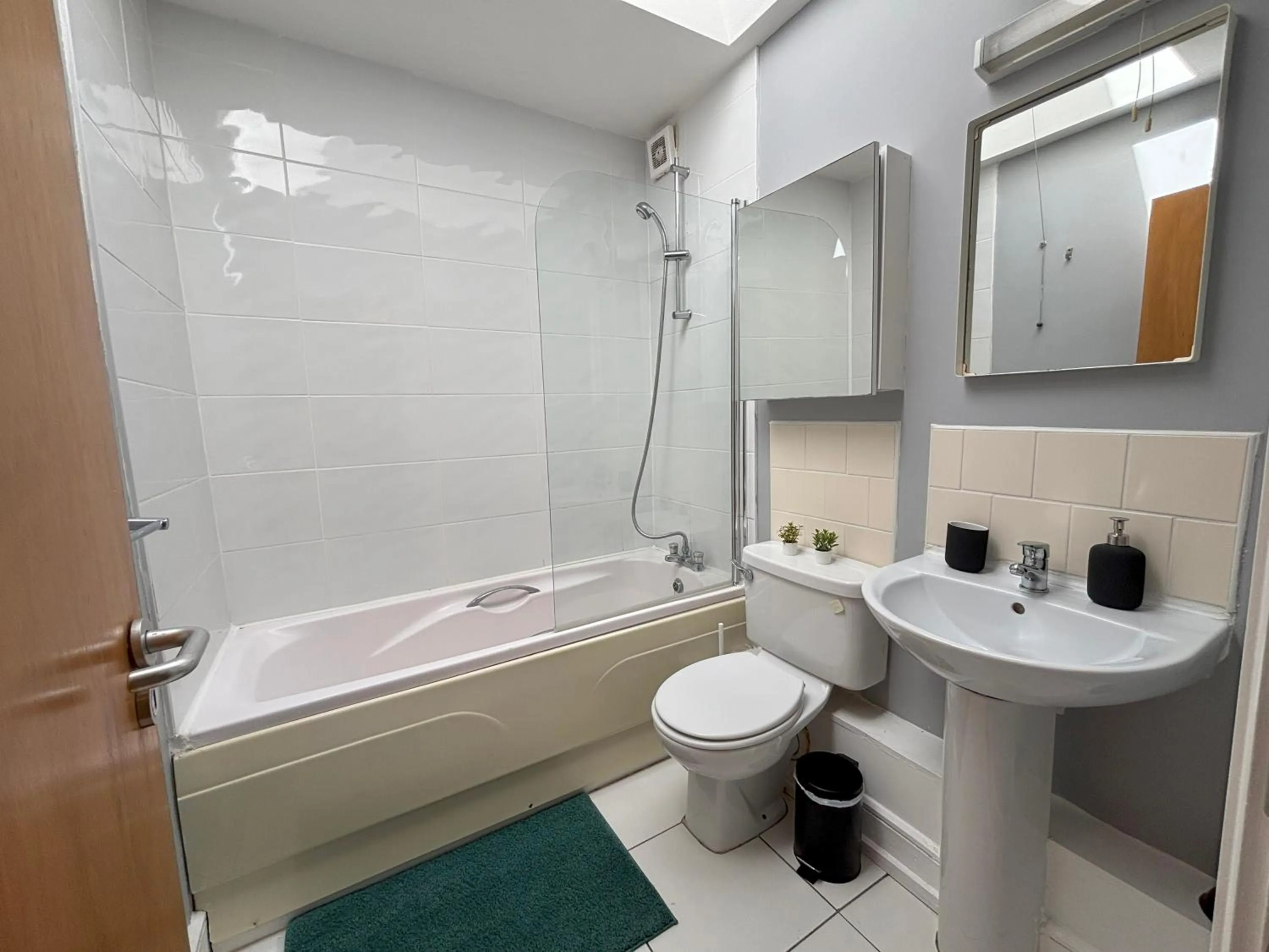 Bathroom in Leevin Studios