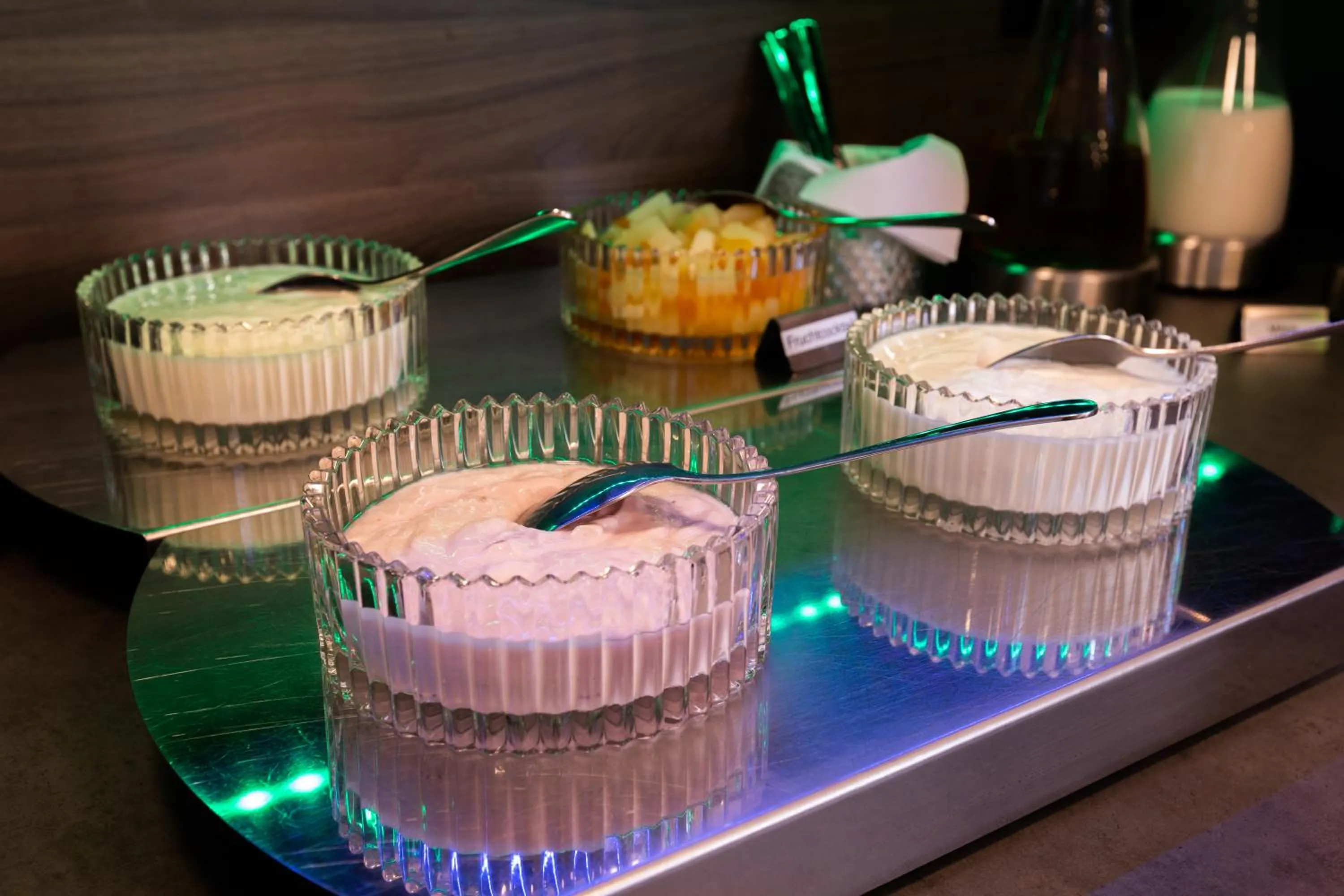 Breakfast in Firzlaff's Hotel