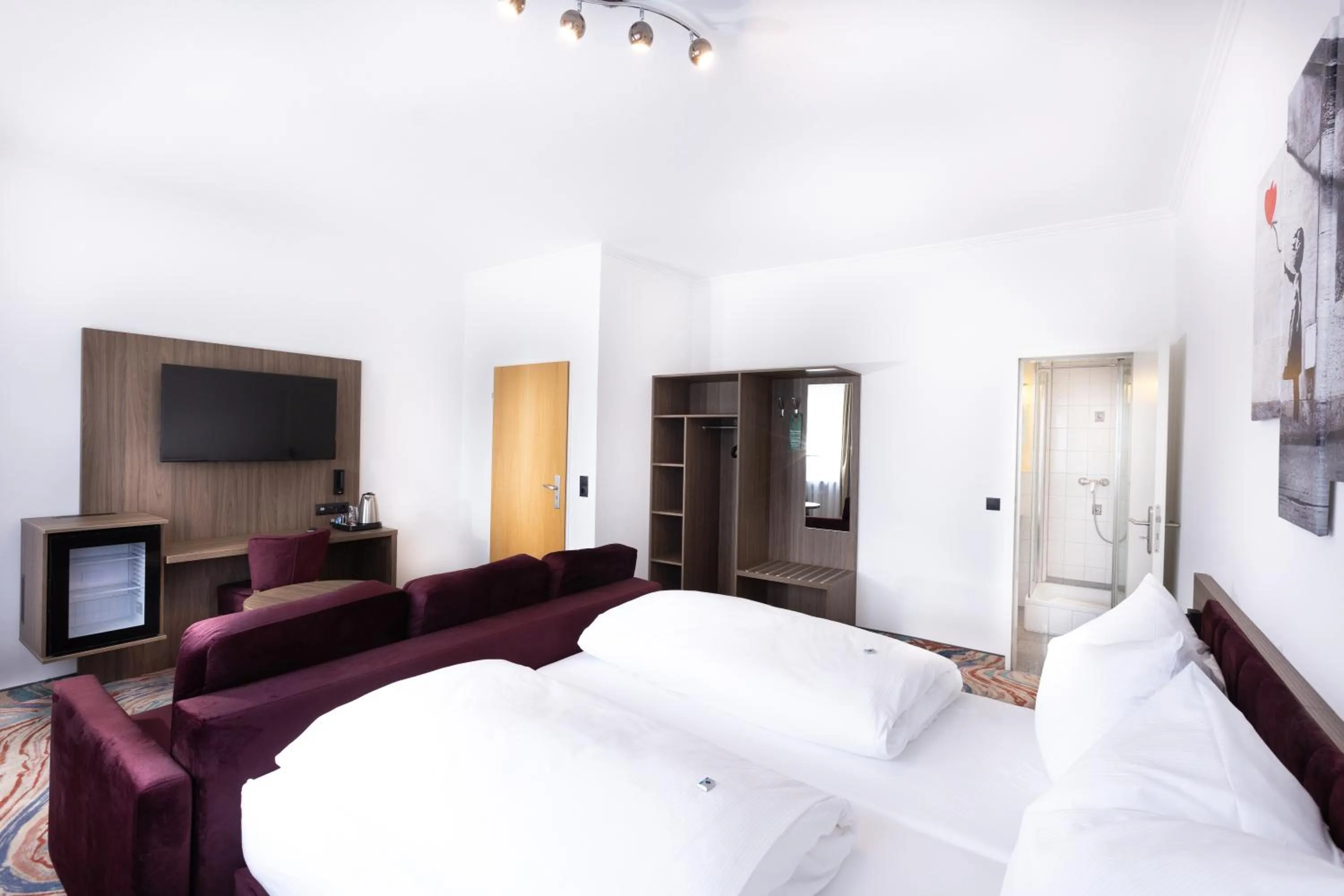 Photo of the whole room, Bed in Firzlaff's Hotel