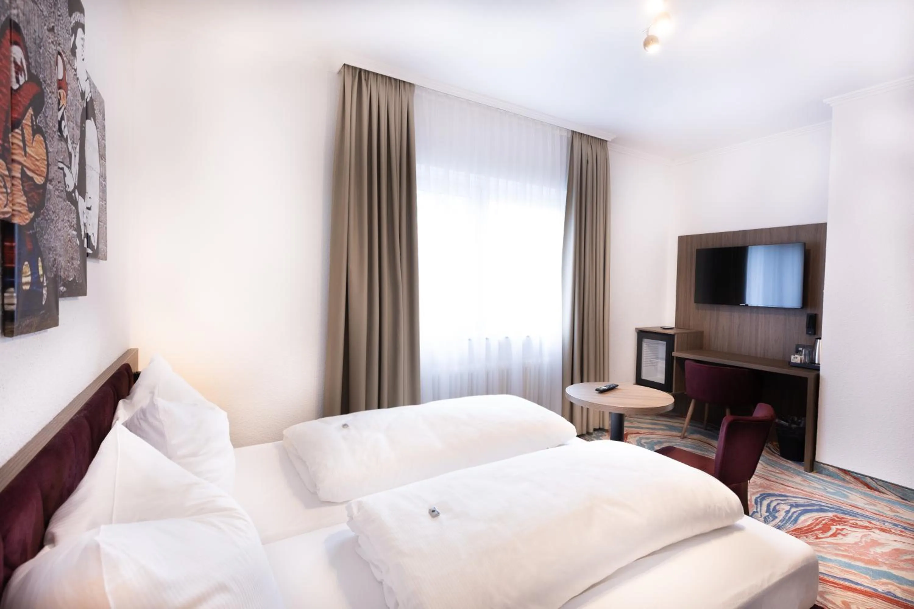 Photo of the whole room, Bed in Firzlaff's Hotel