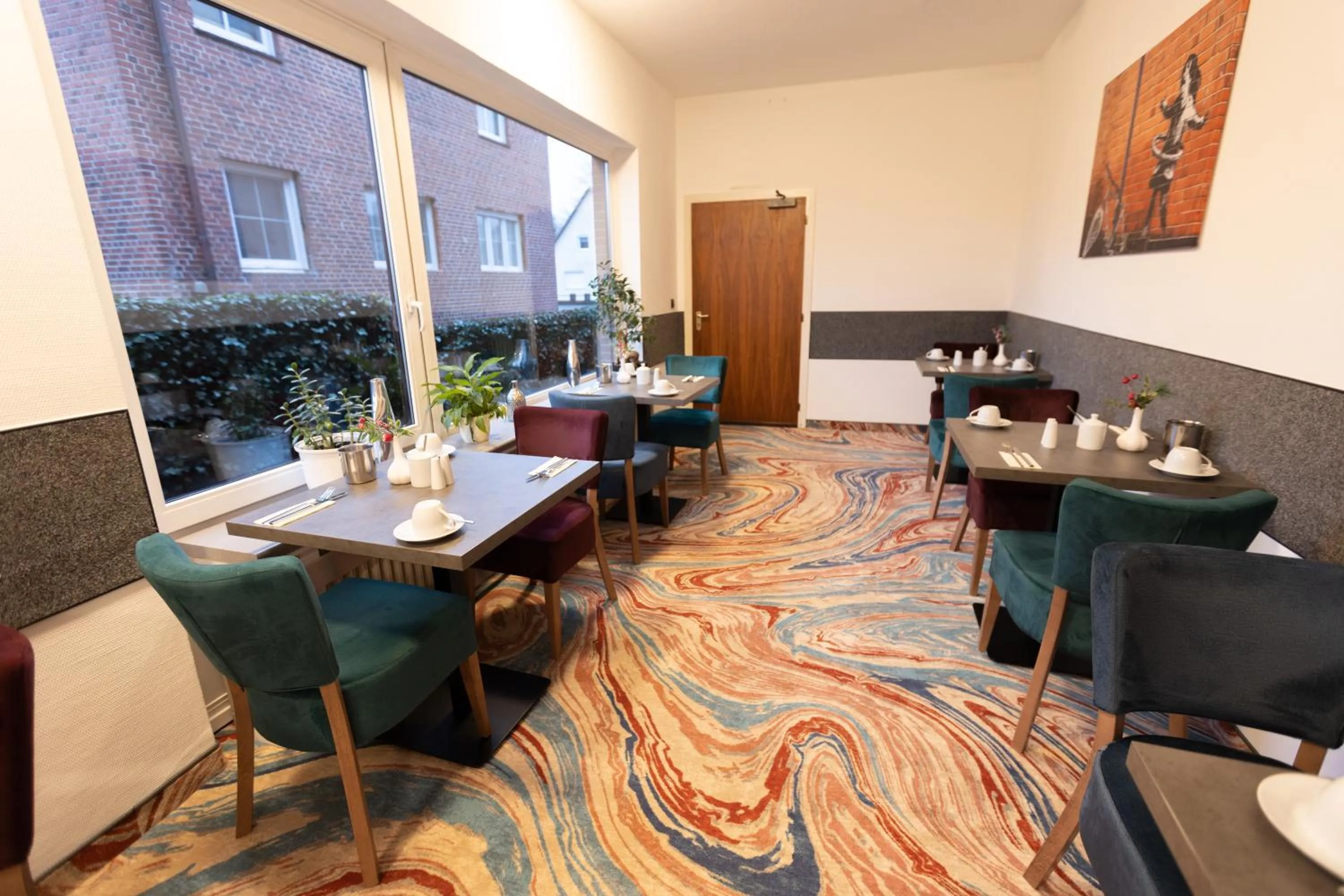 Breakfast in Firzlaff's Hotel