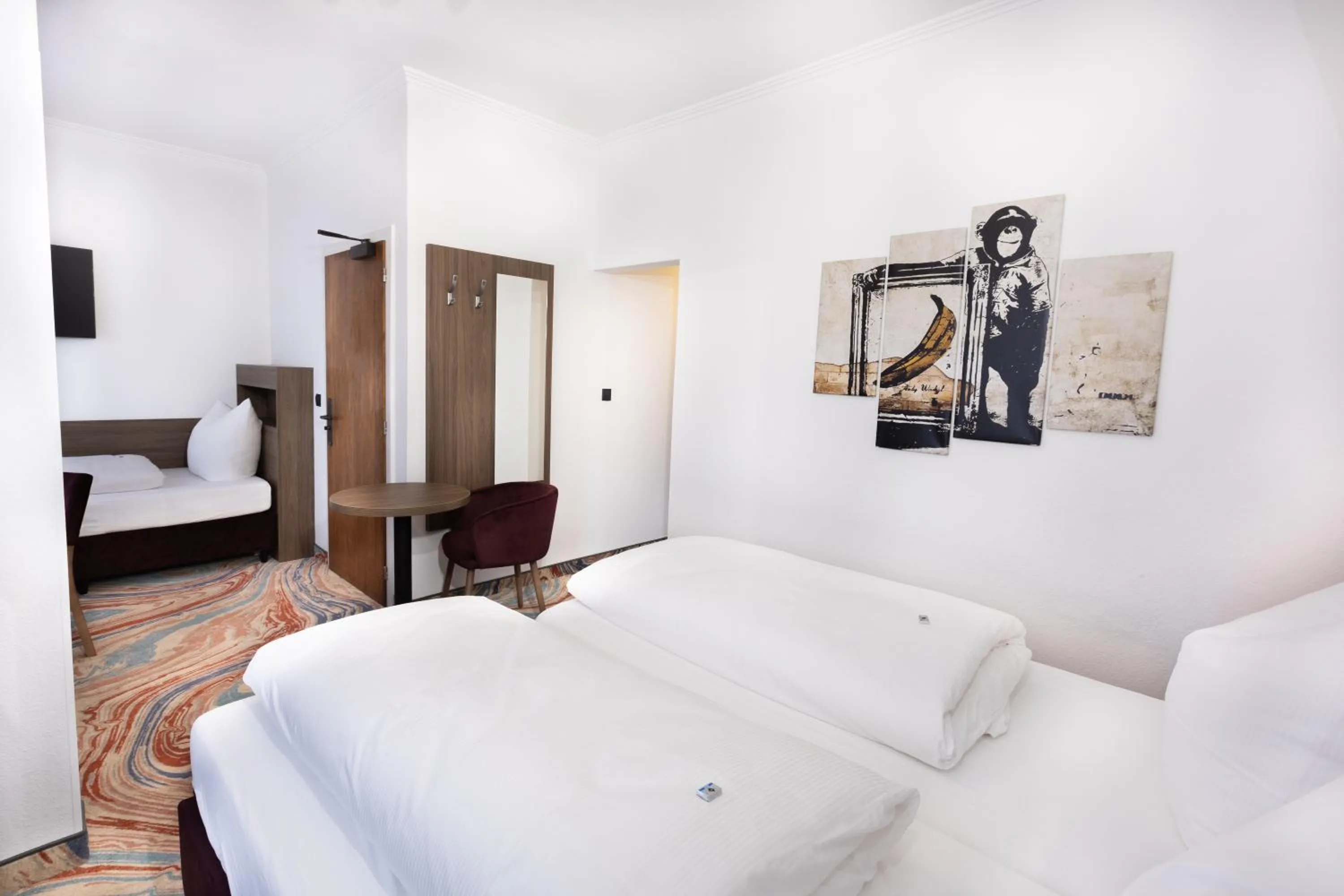 Photo of the whole room, Bed in Firzlaff's Hotel