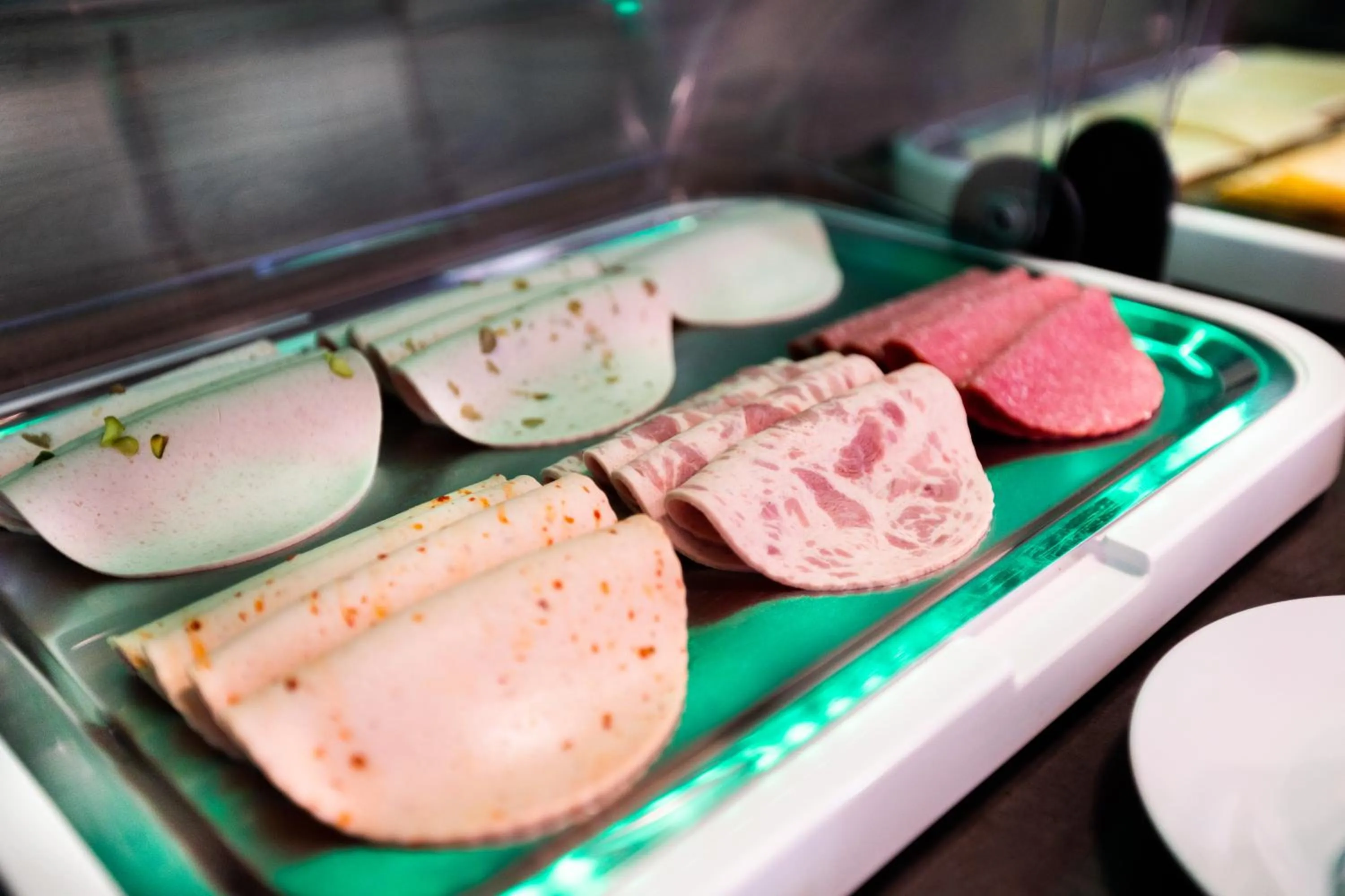 Breakfast in Firzlaff's Hotel