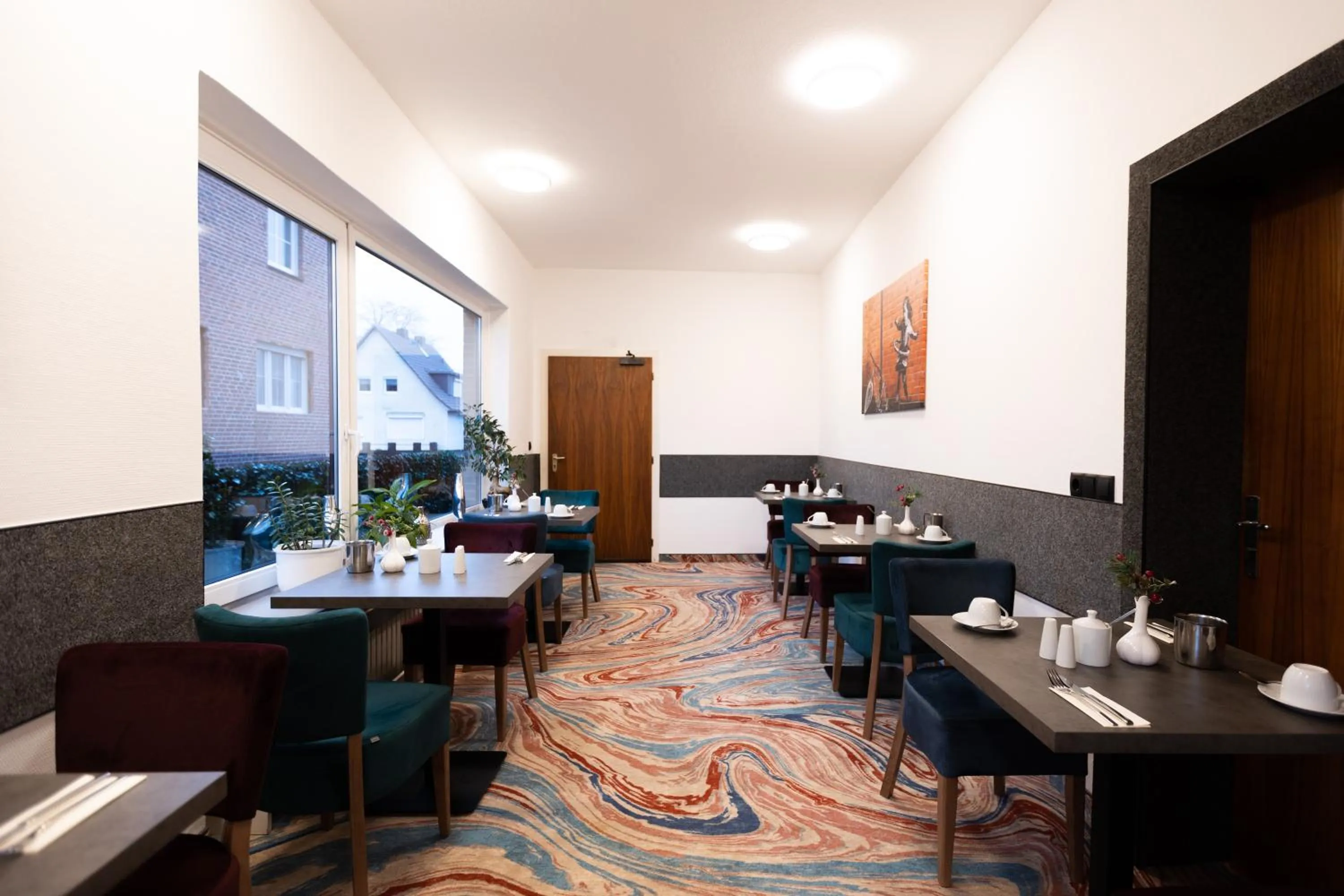 Breakfast in Firzlaff's Hotel