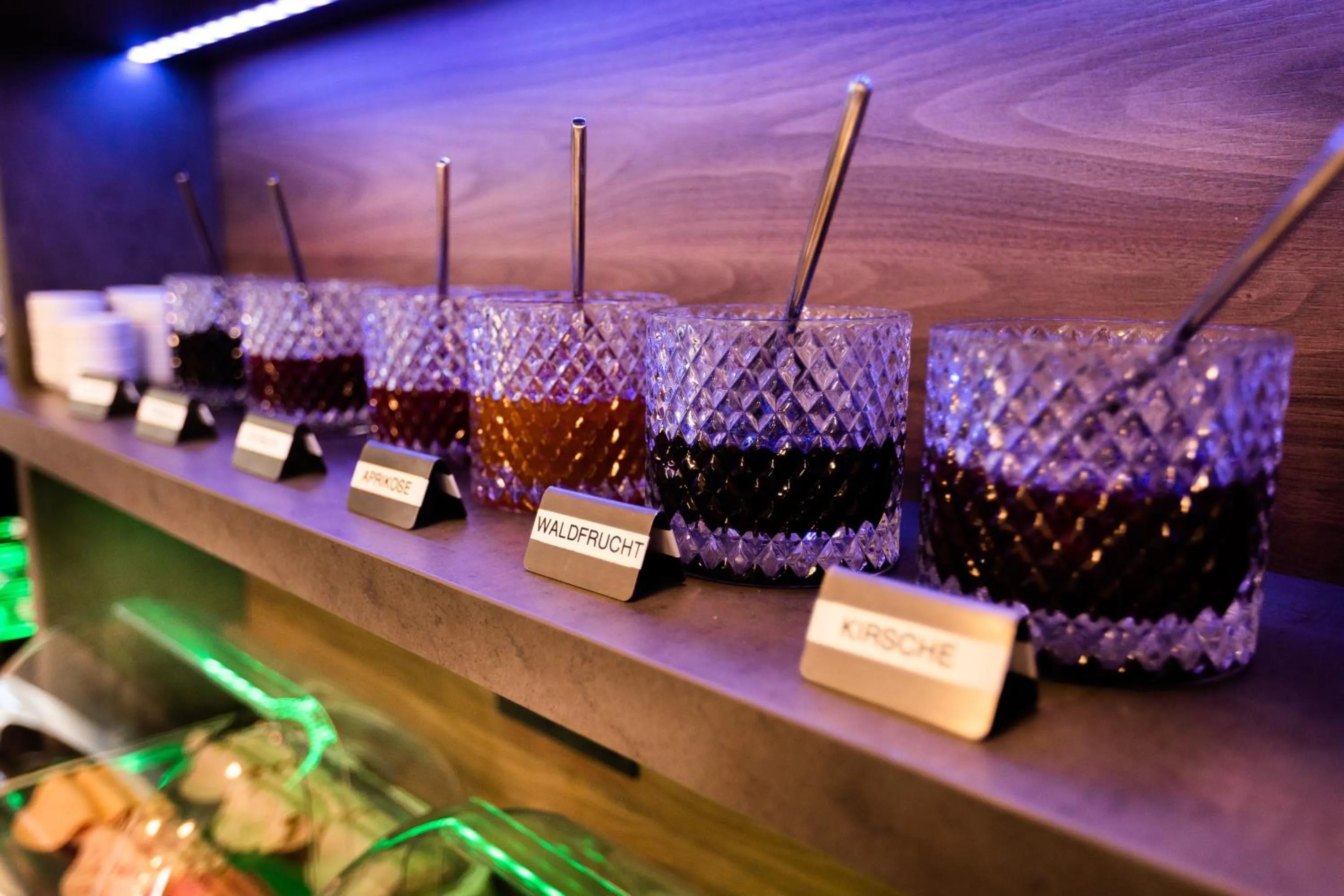 Breakfast in Firzlaff's Hotel