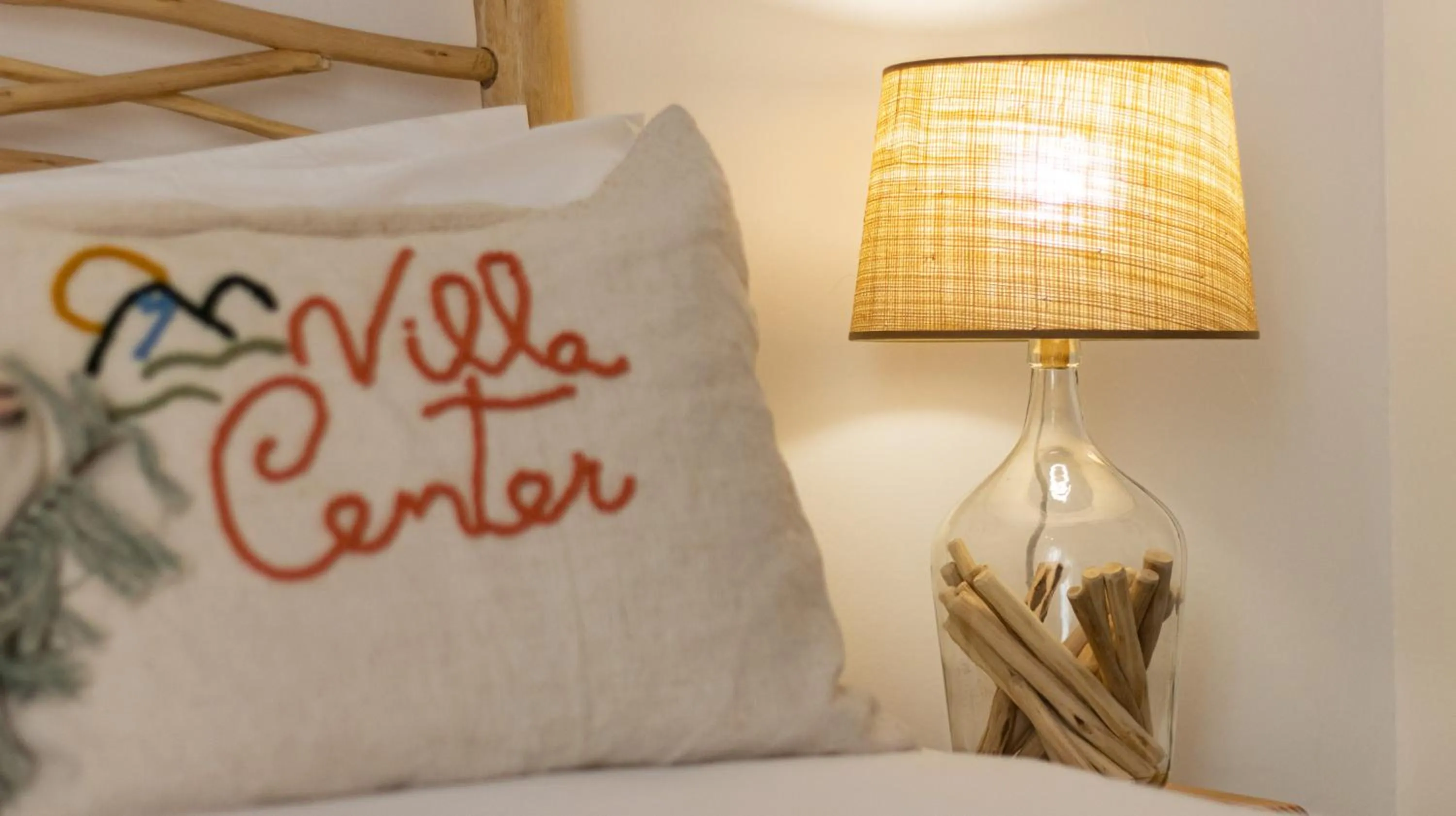 Decorative detail, Bed in Villa Center - Alojamento Local