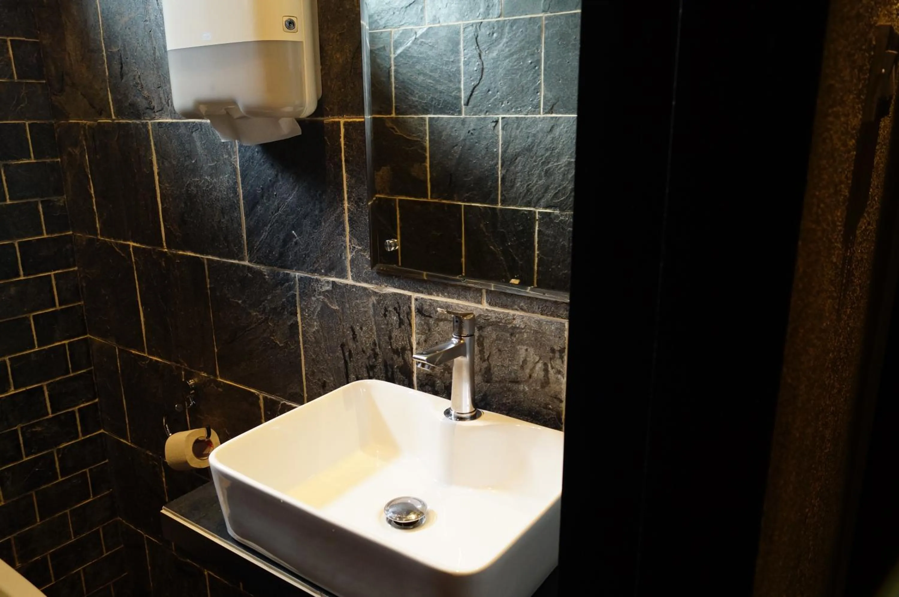 Area and facilities in Hotel Kumkum