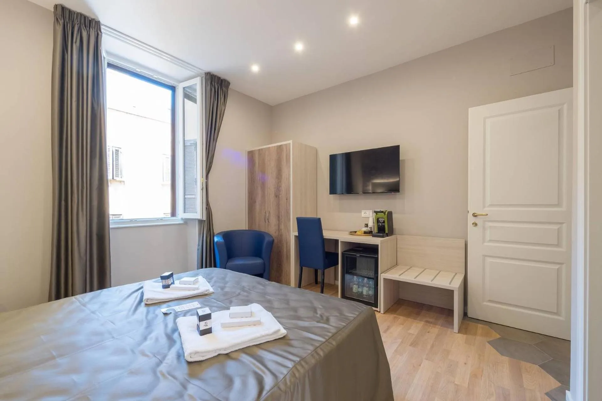 Bedroom, Bed in Bramble Luxury Suites