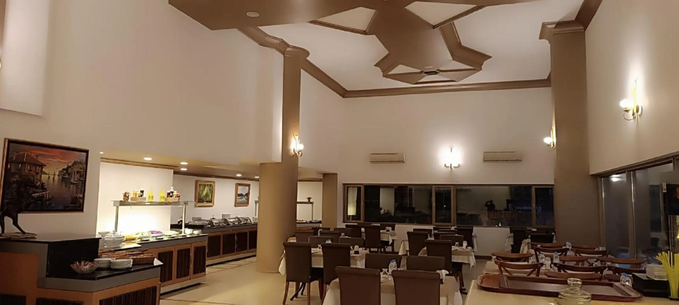 Restaurant/places to eat in Silver Tower Residence