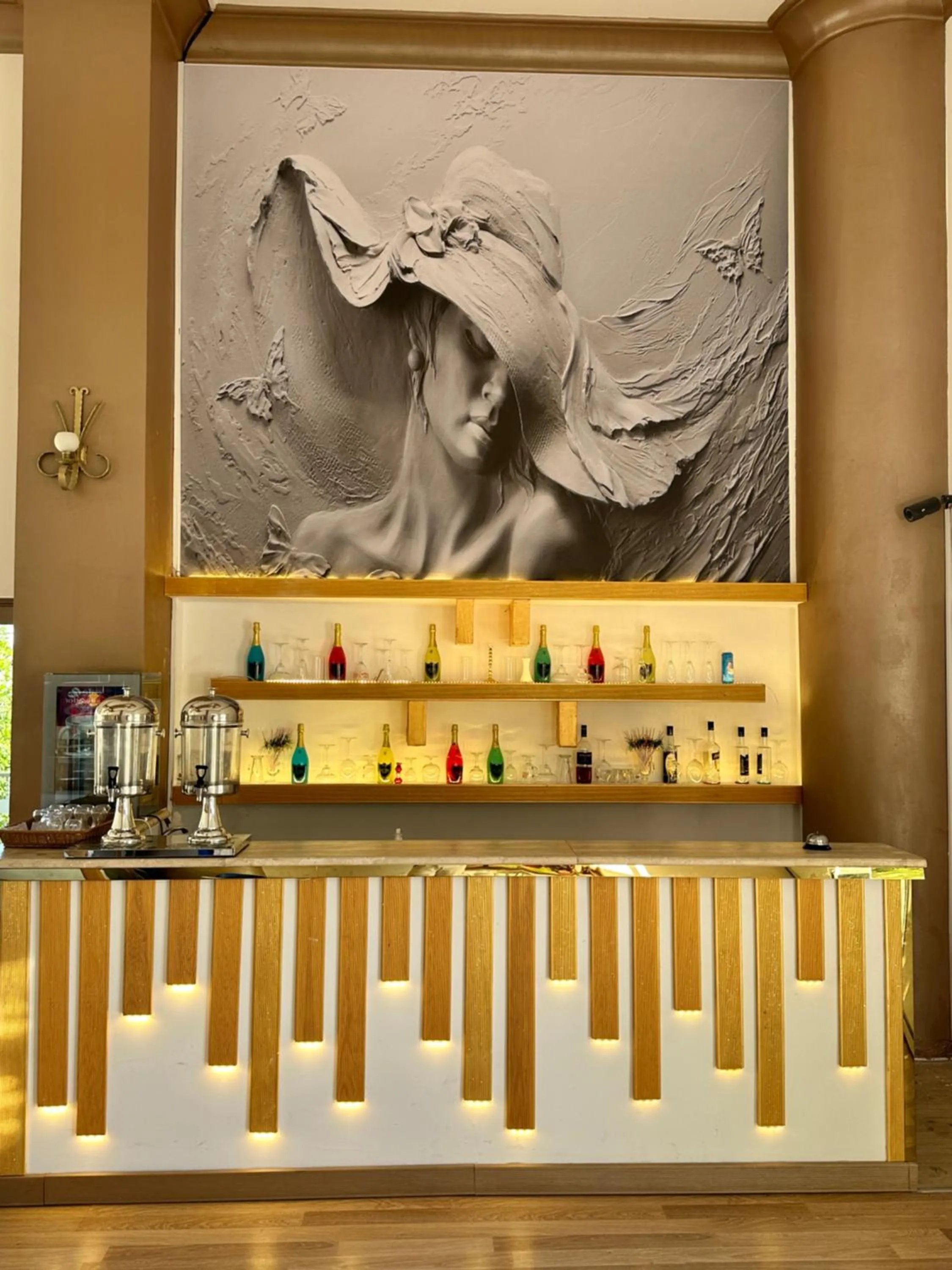 Restaurant/places to eat in Silver Tower Residence