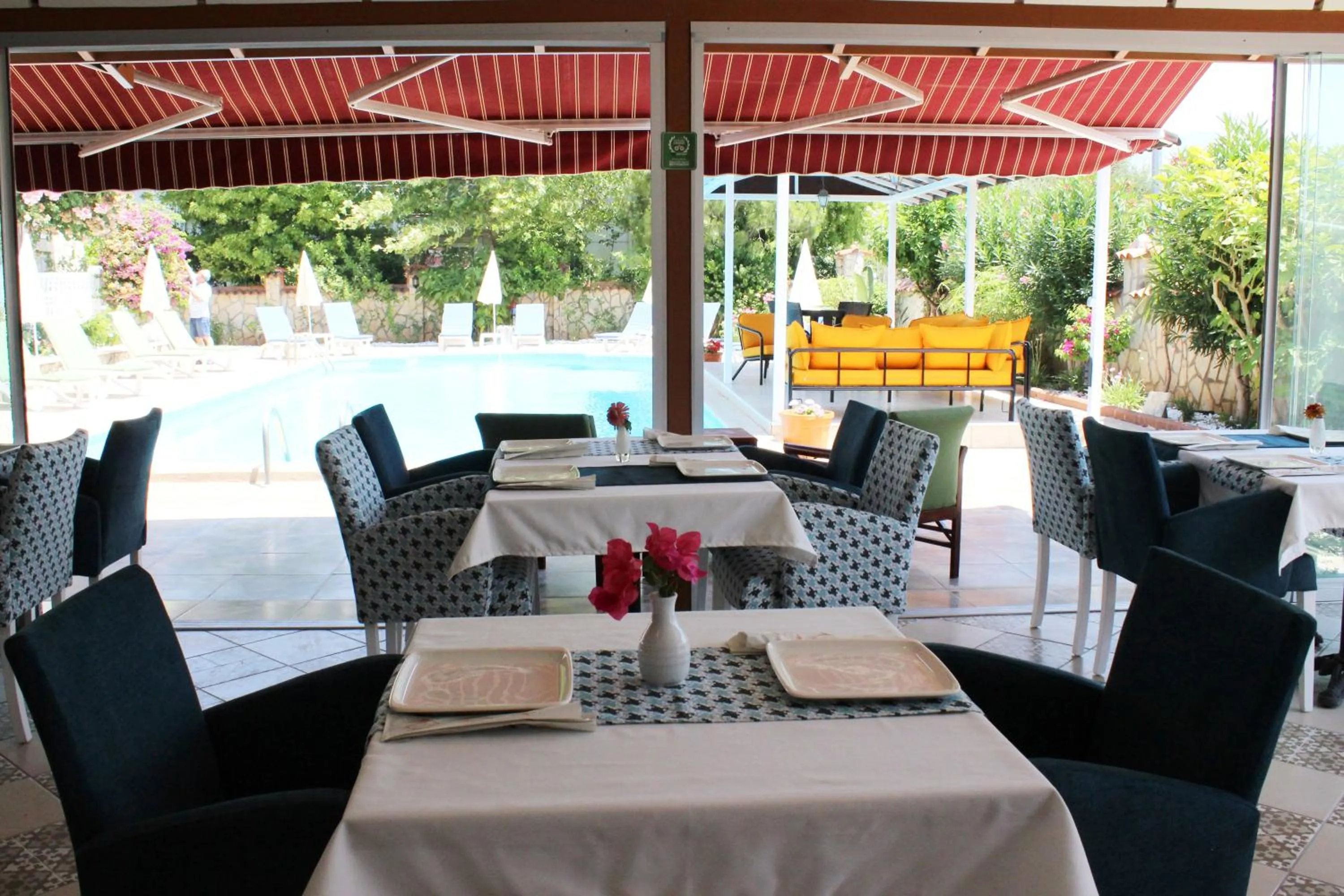 Restaurant/places to eat in Casablanca Hotel