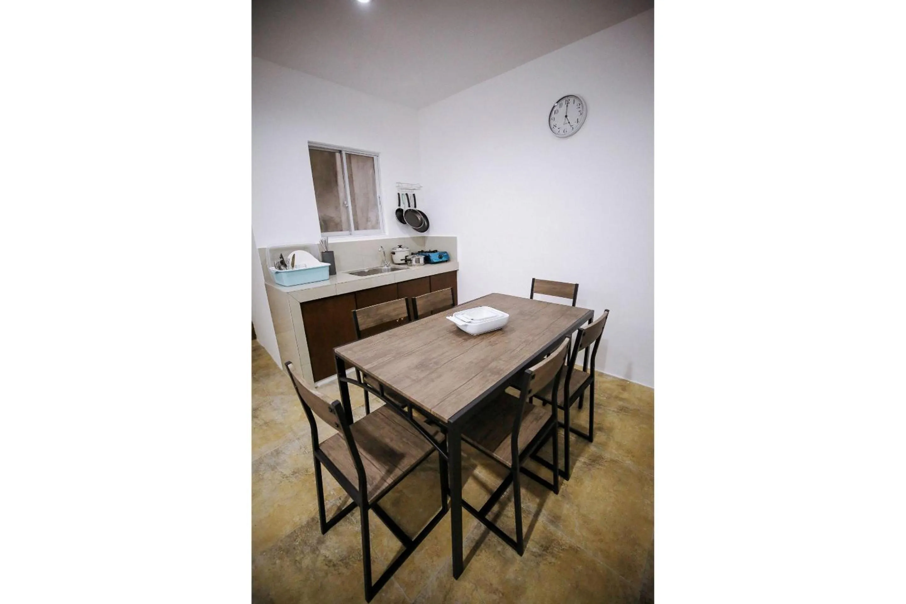 Dining area in OYO 789 Abn Residences