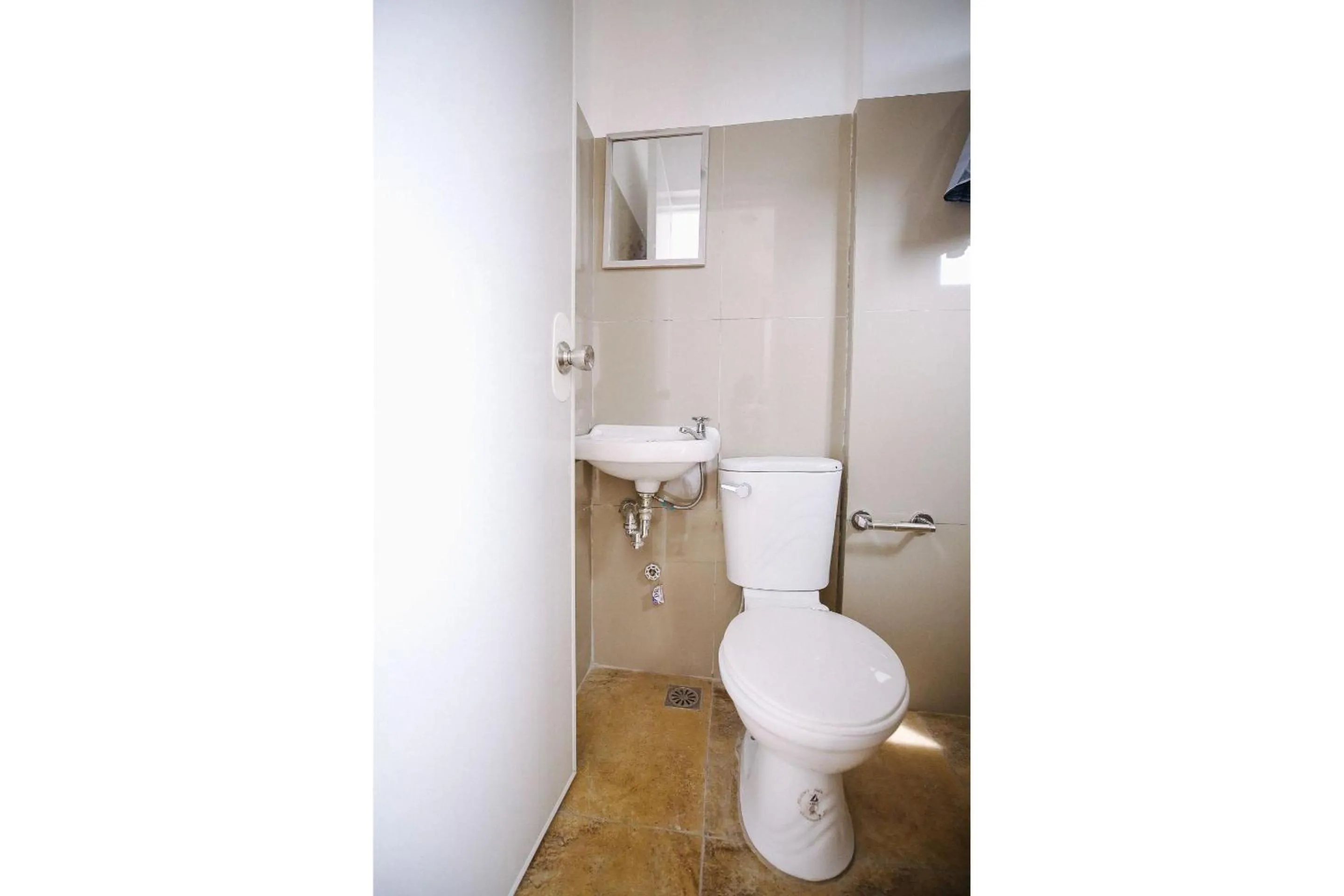 Bathroom in OYO 789 Abn Residences