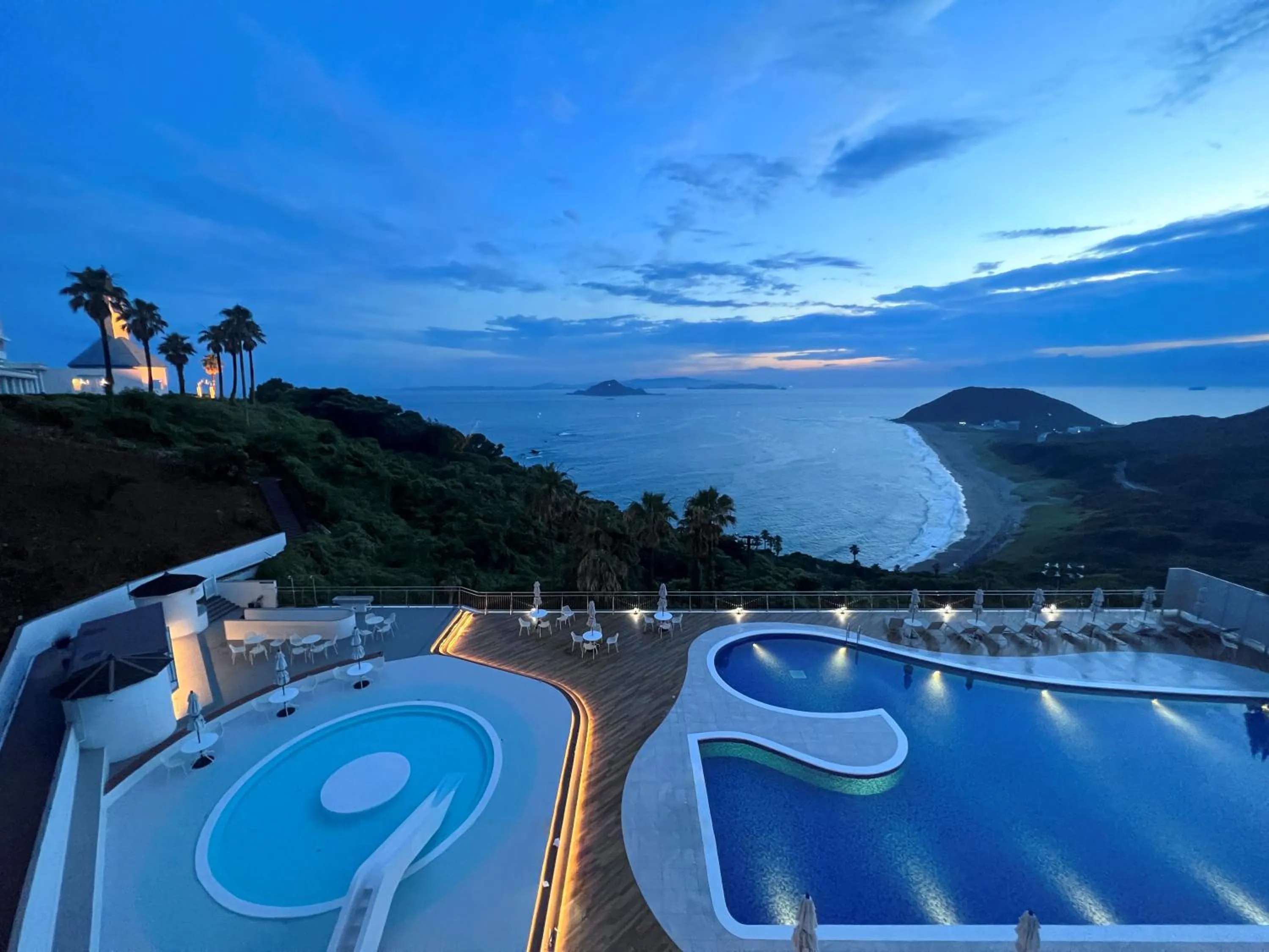 Swimming pool in Irago Ocean Resort