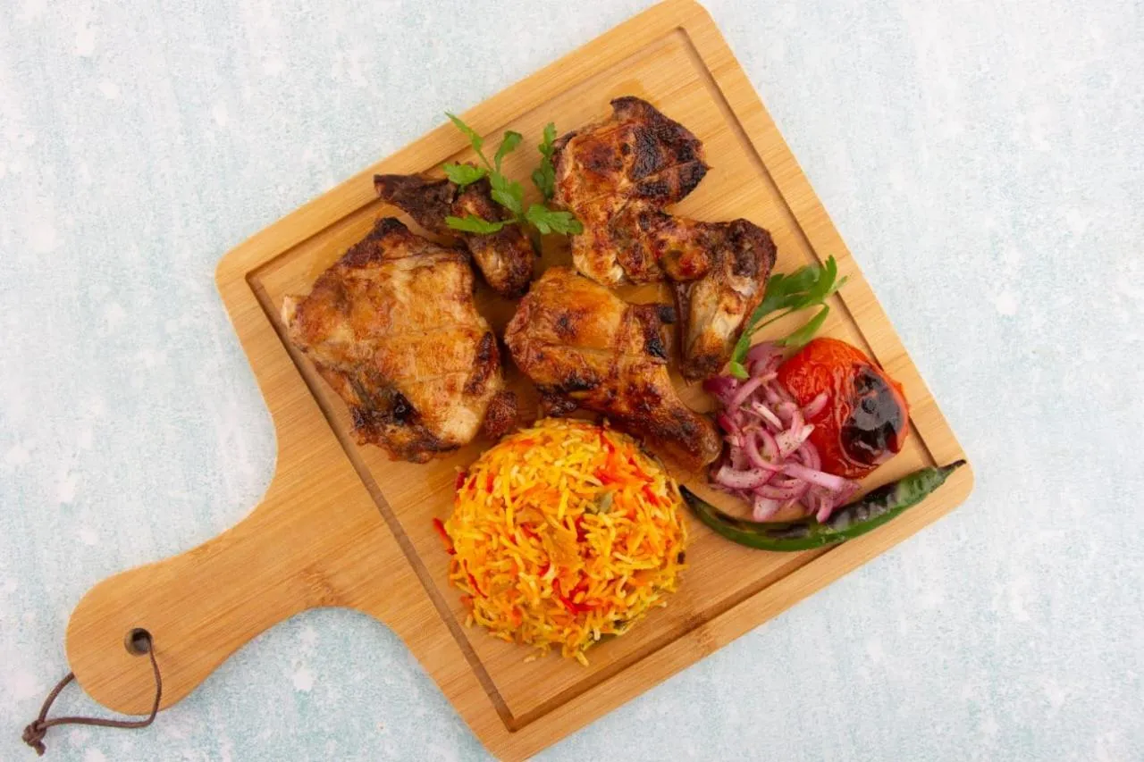 Restaurant/places to eat in ALYA Hotel