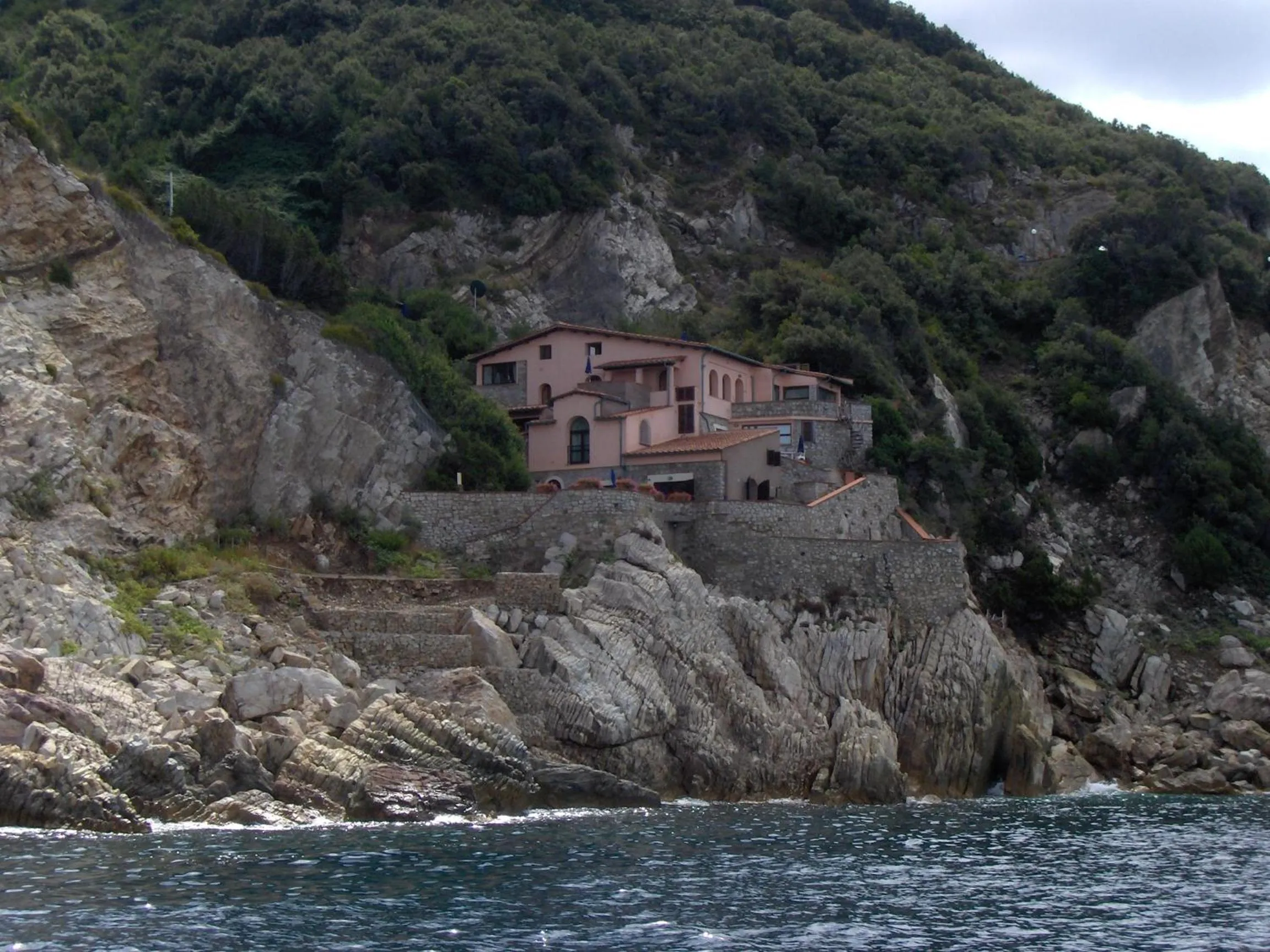 Facade/entrance in Cota Quinta