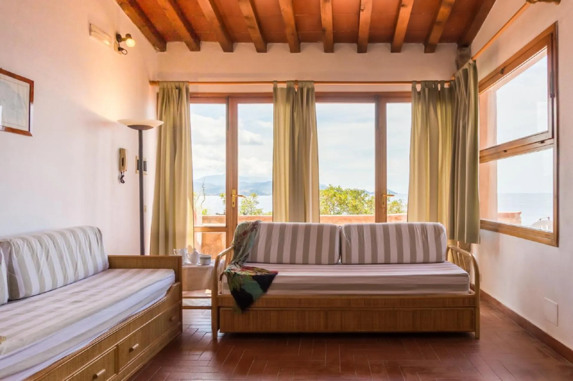 Living room, Bed in Cota Quinta