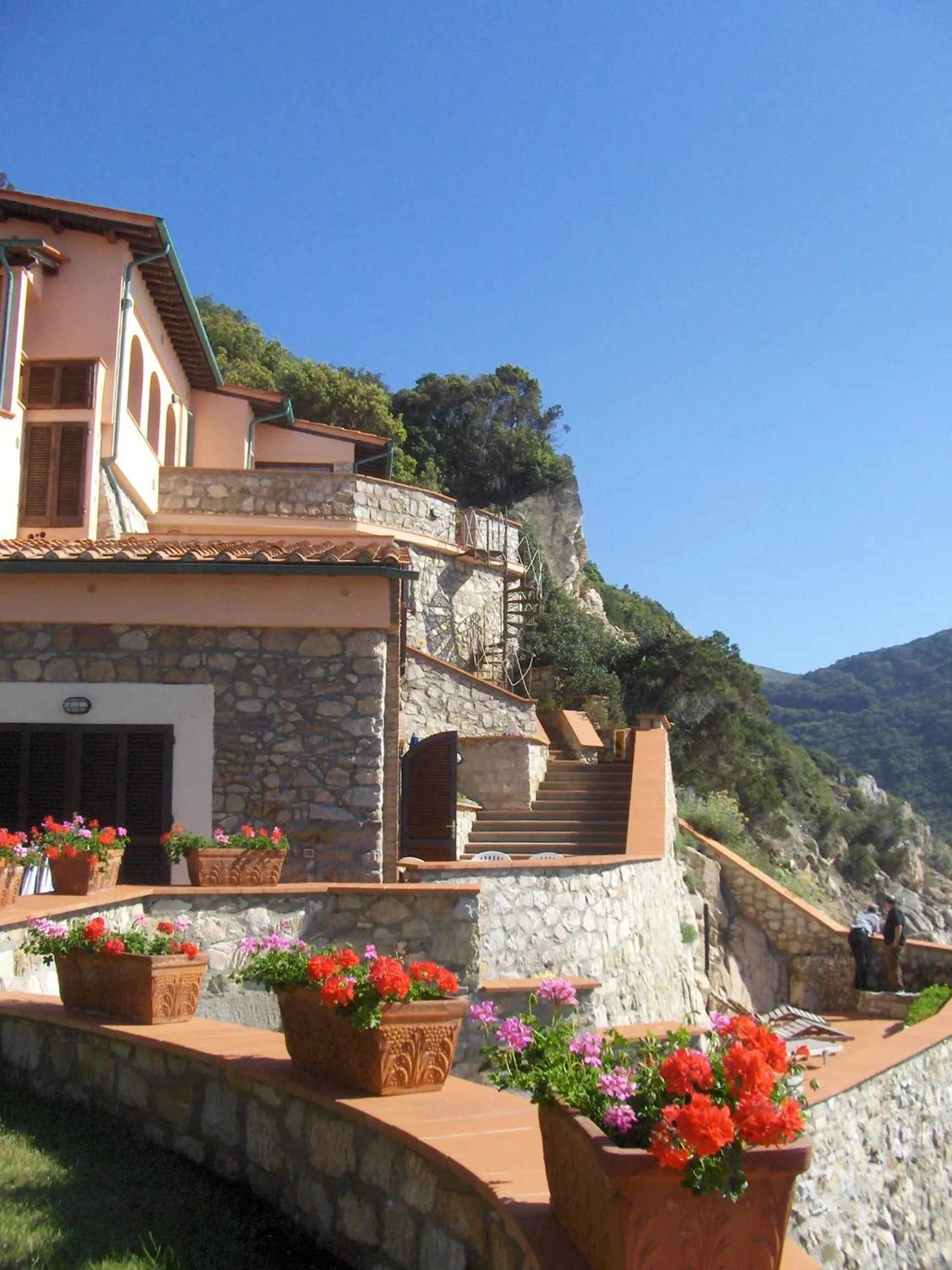 Facade/entrance in Cota Quinta