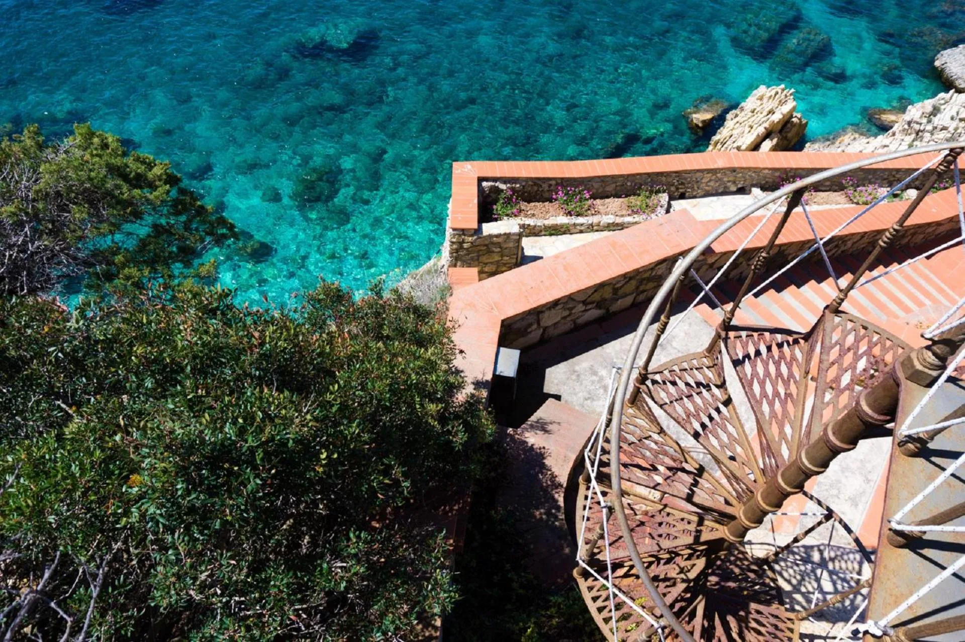 Property building in Cota Quinta