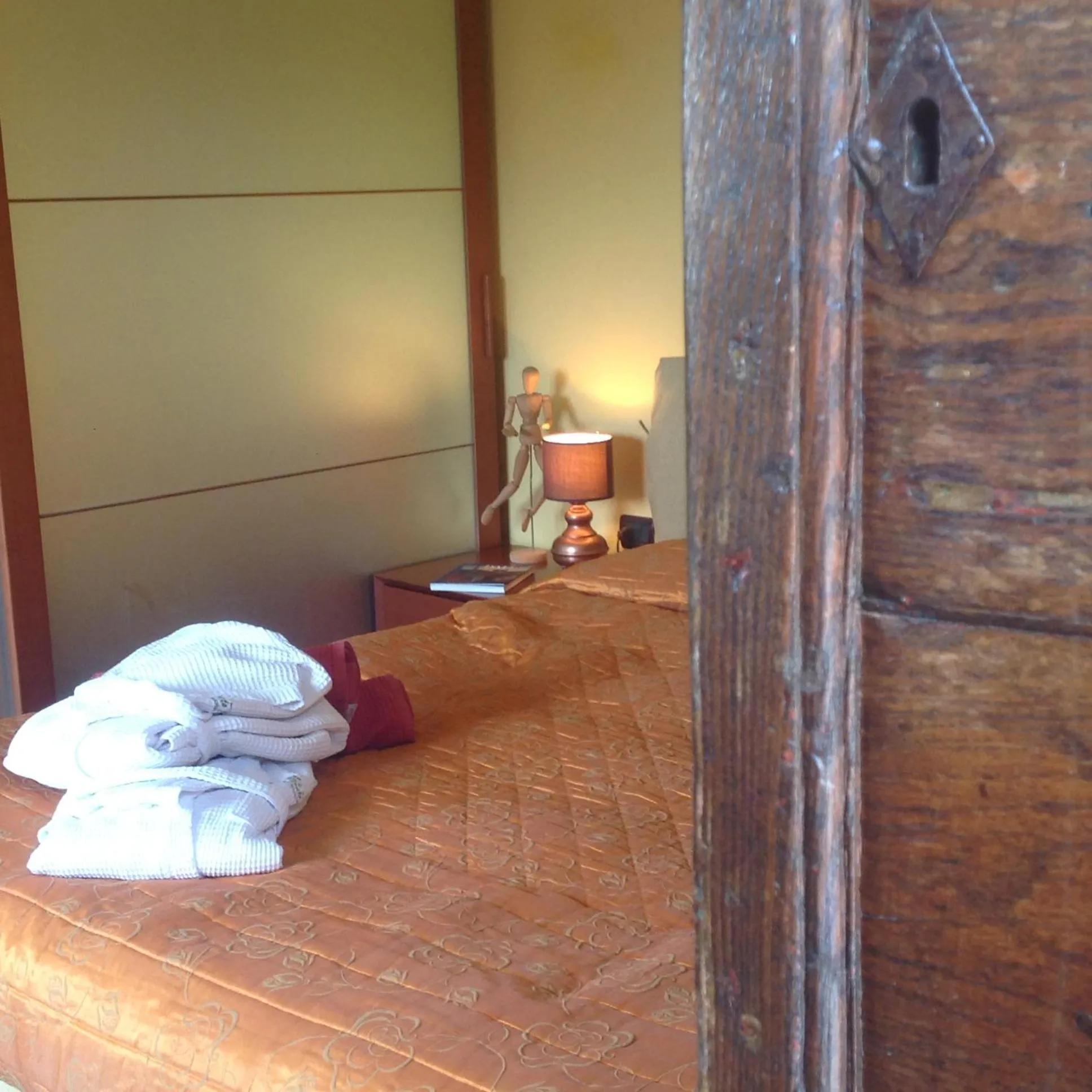 Bed in B&B and Wellness Il Pomario di Montepiglio Resort Naturista