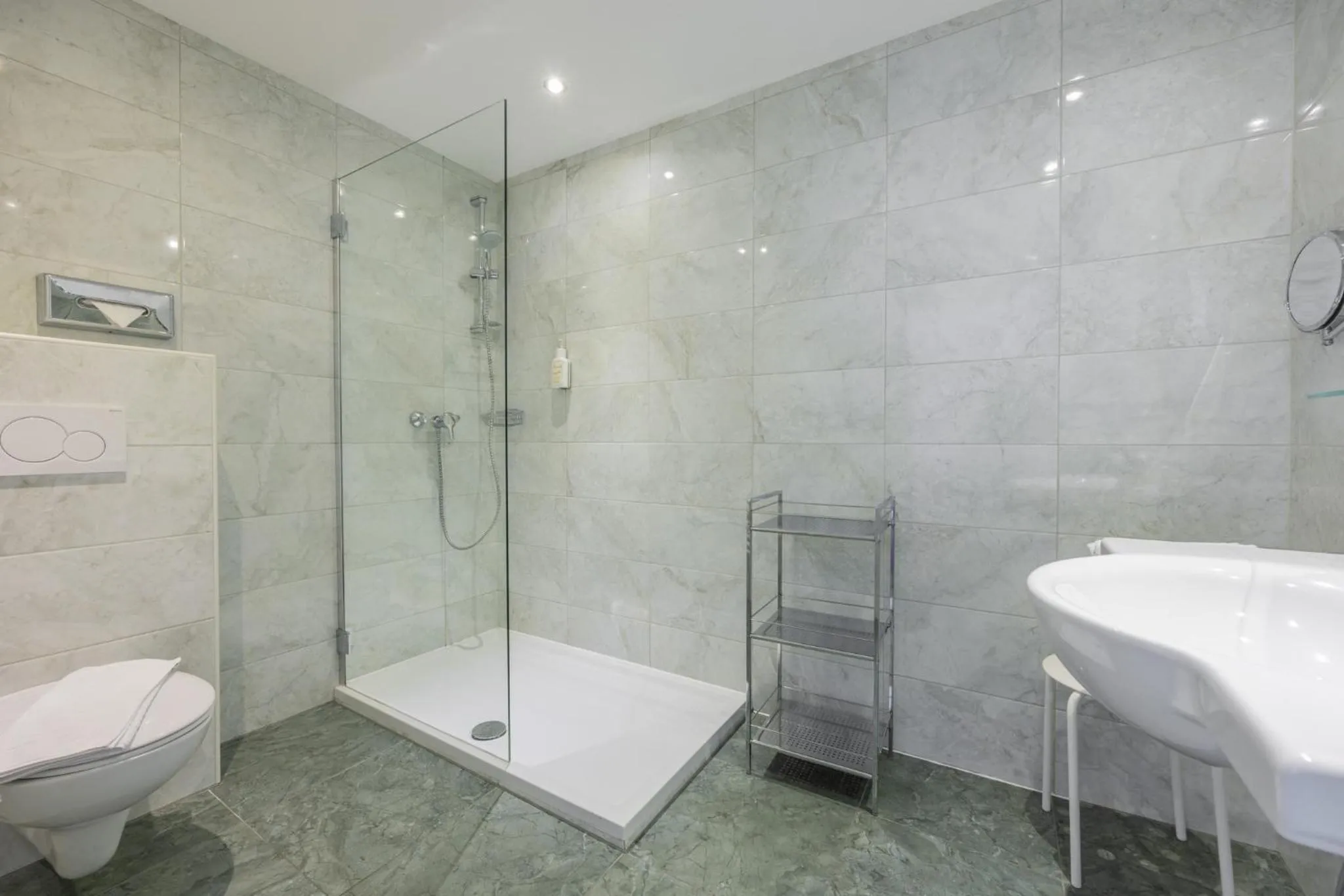 Shower in Hotel Schönegg