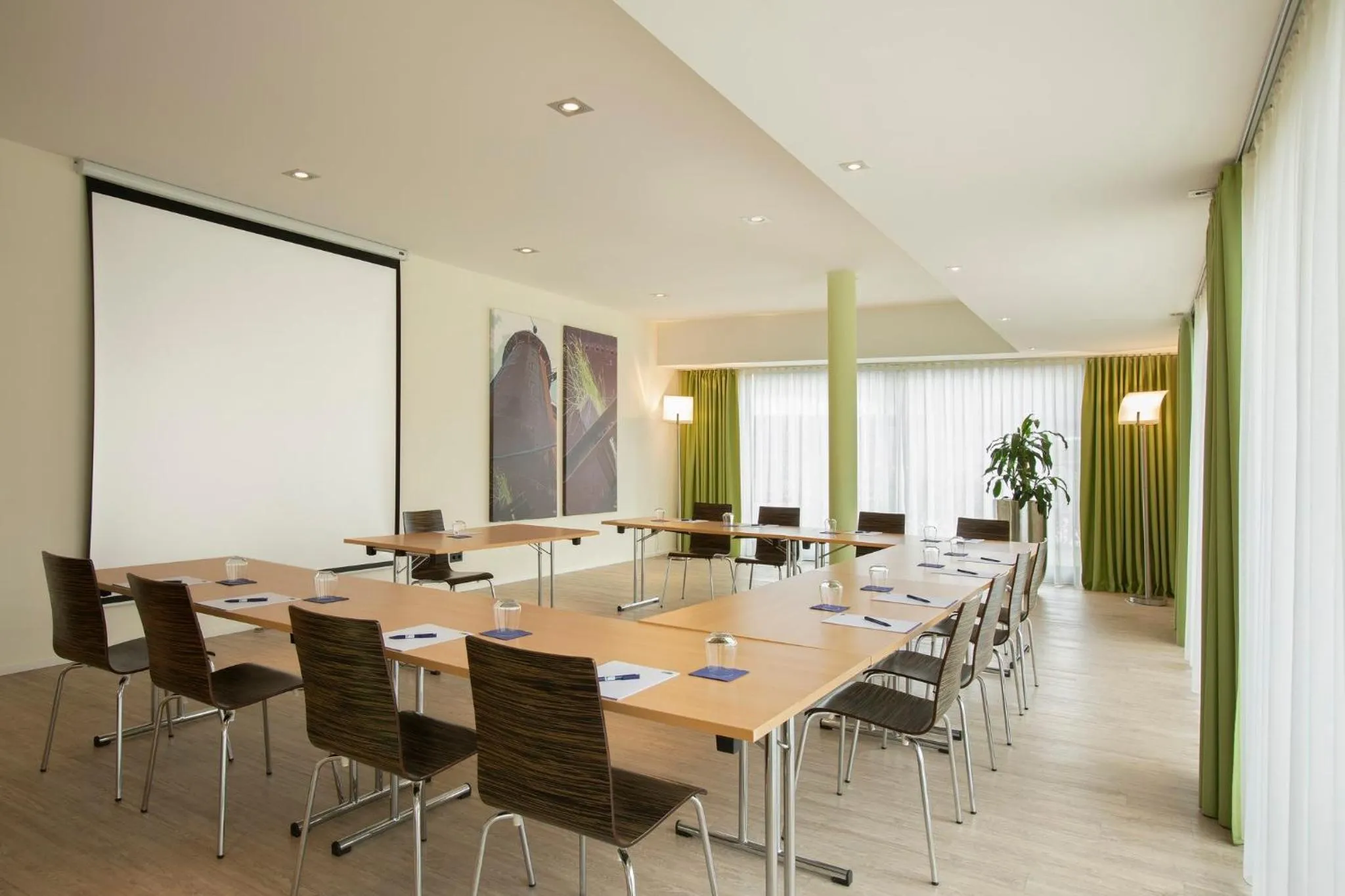 Meeting/conference room in Holiday Inn Express Neunkirchen by IHG
