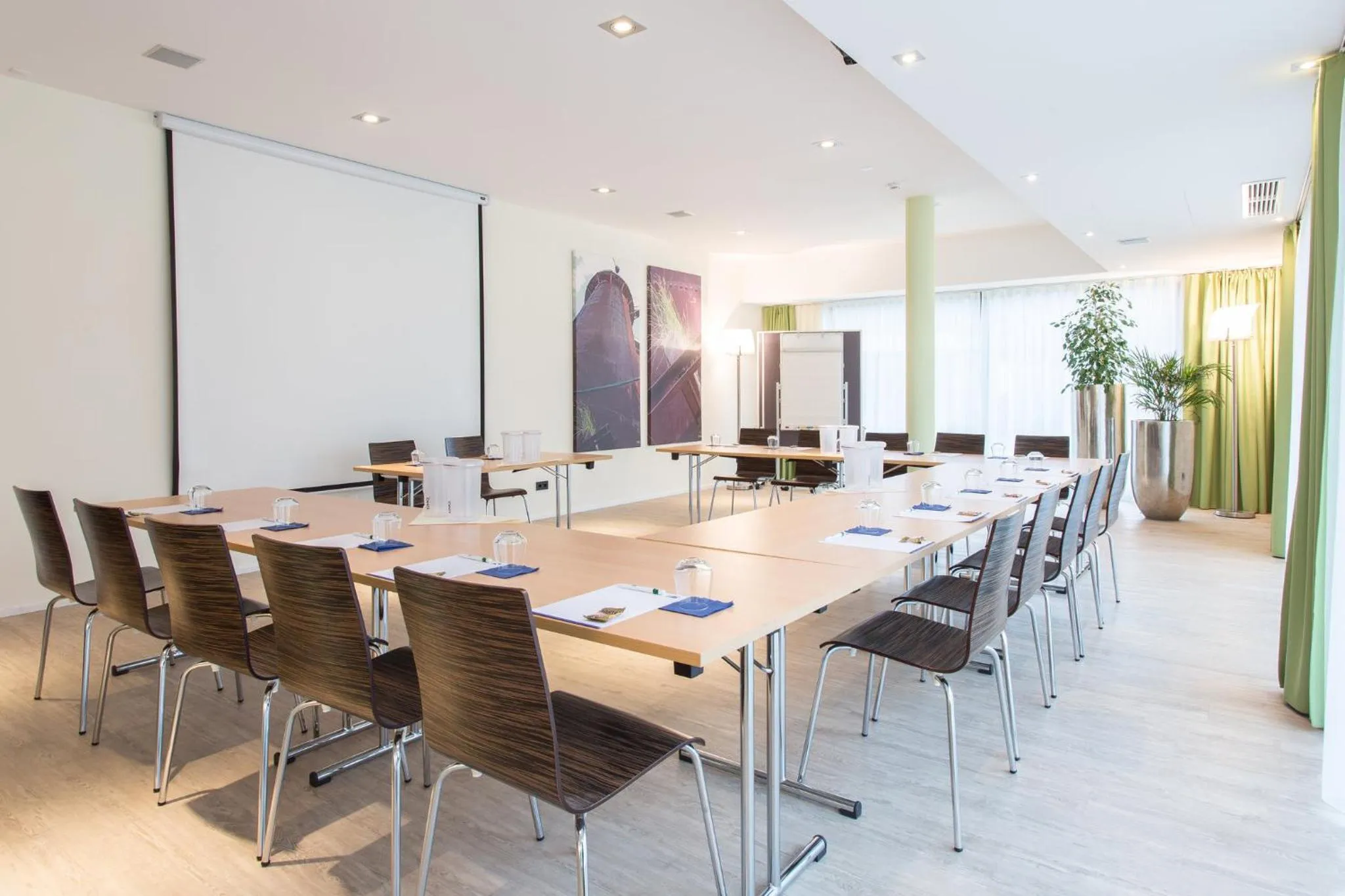 Meeting/conference room in Holiday Inn Express Neunkirchen by IHG
