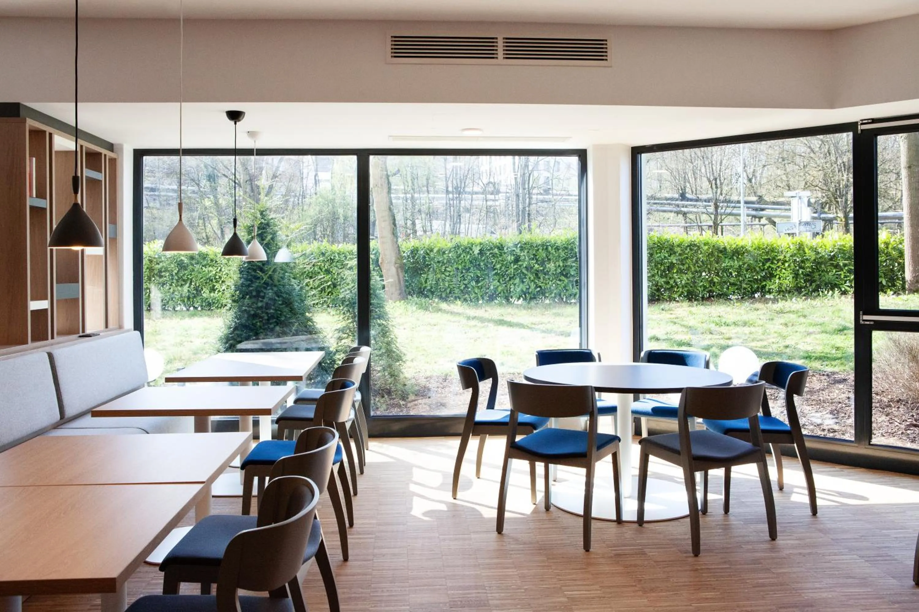 Restaurant/places to eat in Holiday Inn Express Neunkirchen by IHG