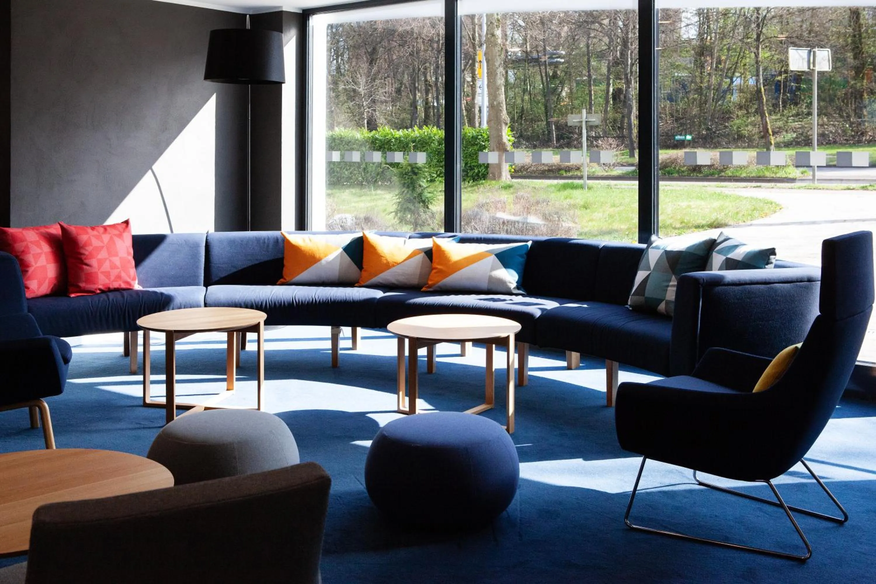 Lobby or reception in Holiday Inn Express Neunkirchen by IHG