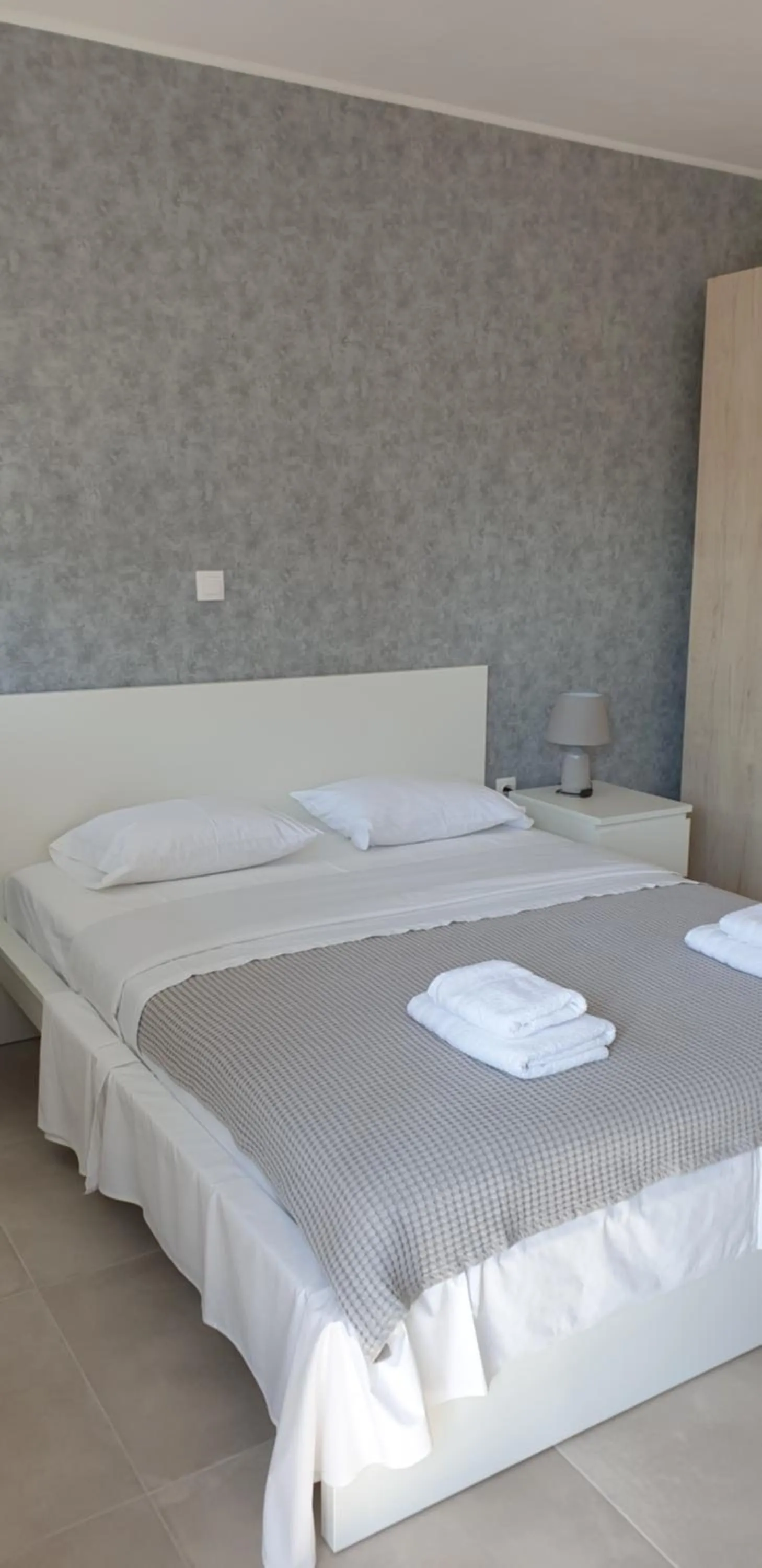 Bed in AVR Airport Deluxe Suites 6 AIRPORT FREE SHUTLE