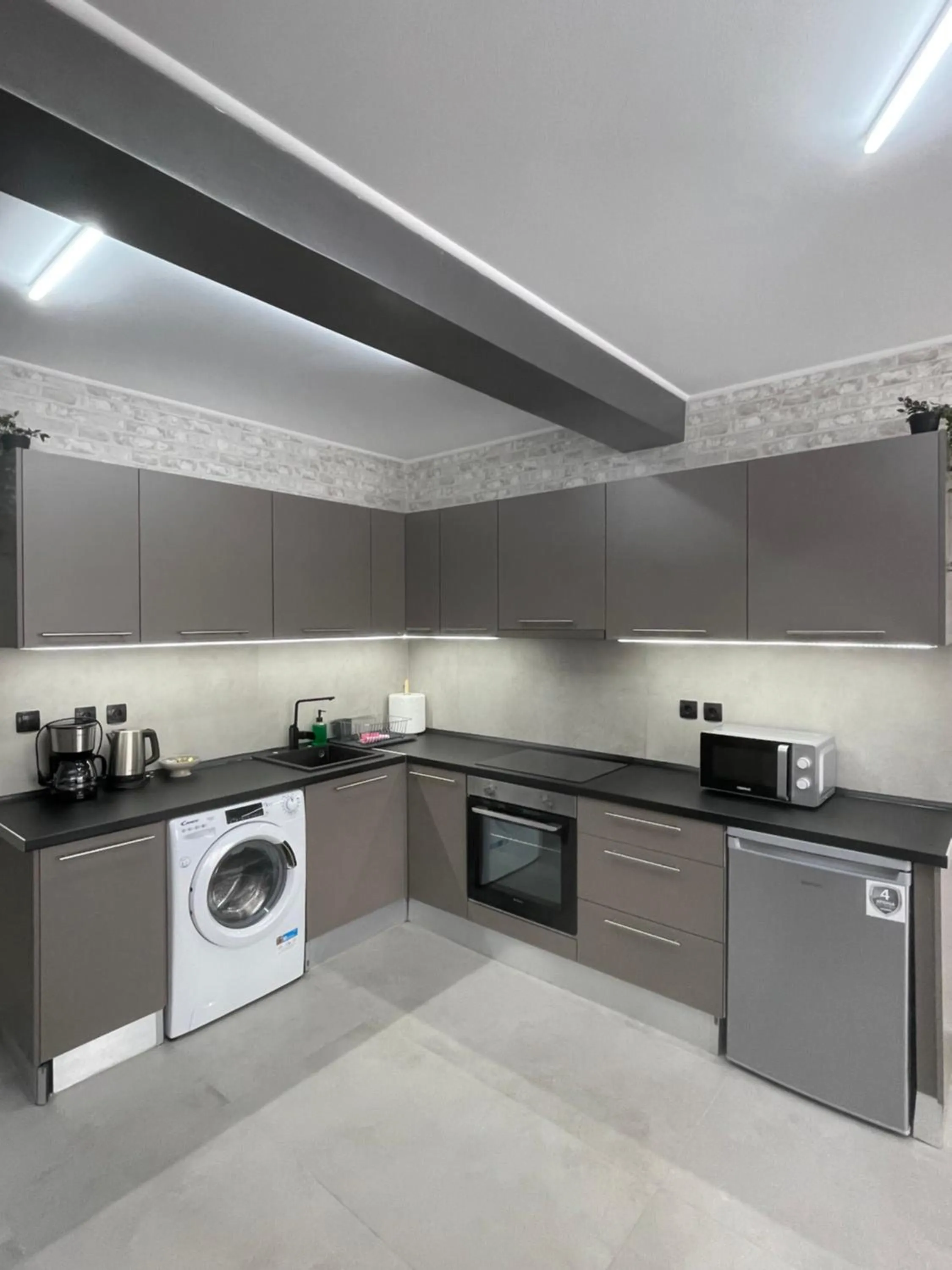 AVR Airport Deluxe Suites 6 AIRPORT FREE SHUTLE