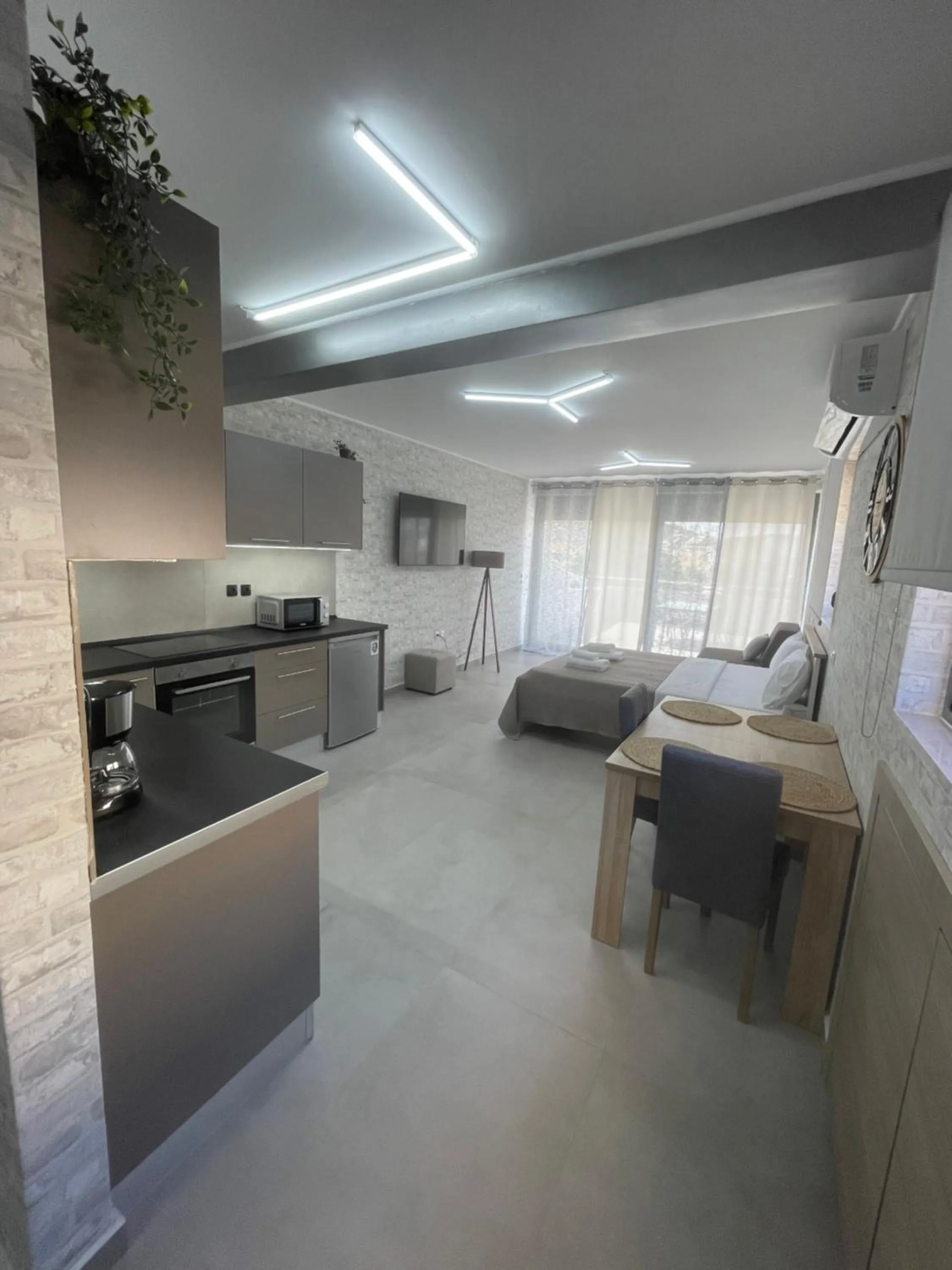 AVR Airport Deluxe Suites 6 AIRPORT FREE SHUTLE