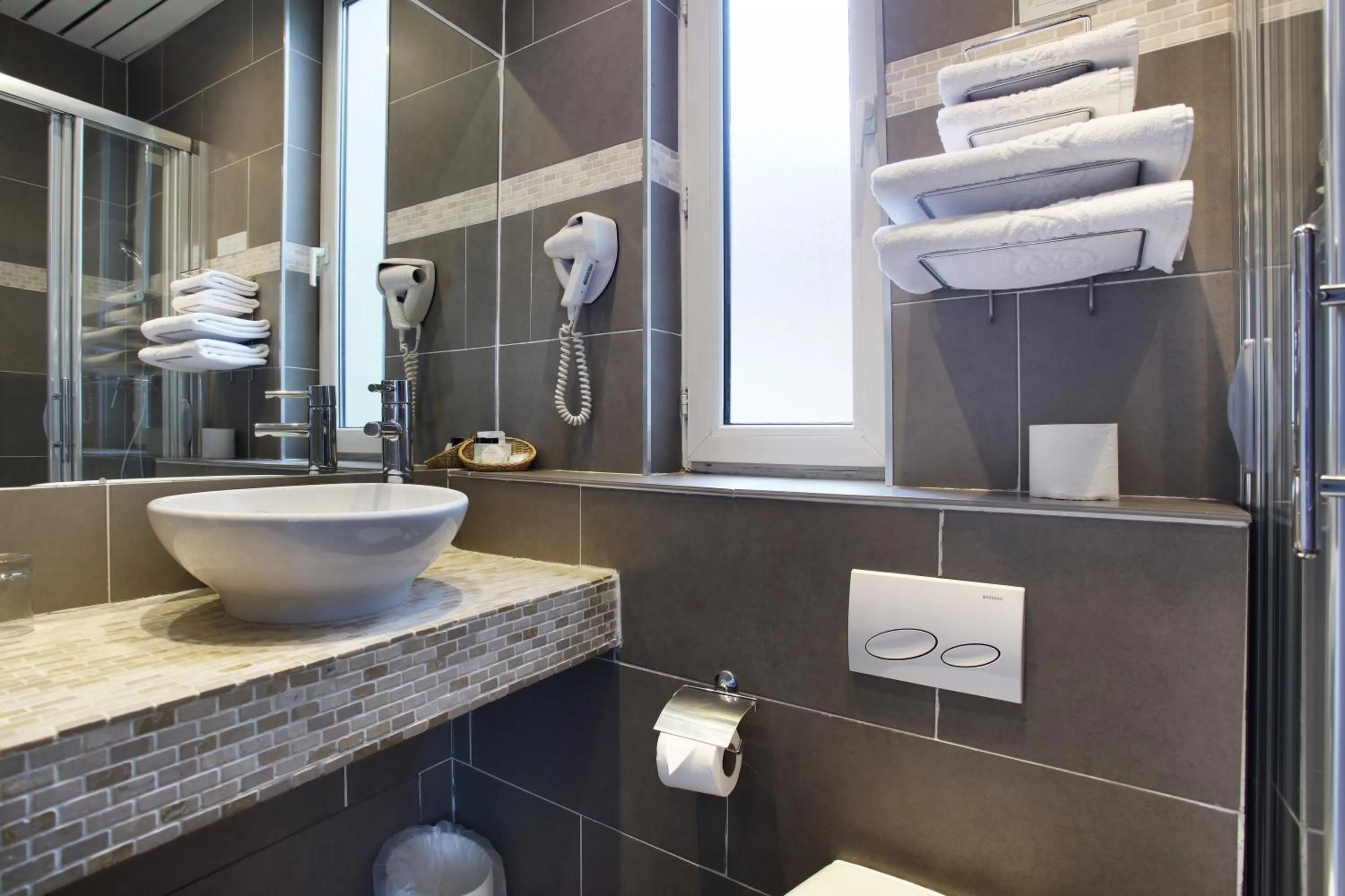 Bathroom in Hôtel LUX PICPUS