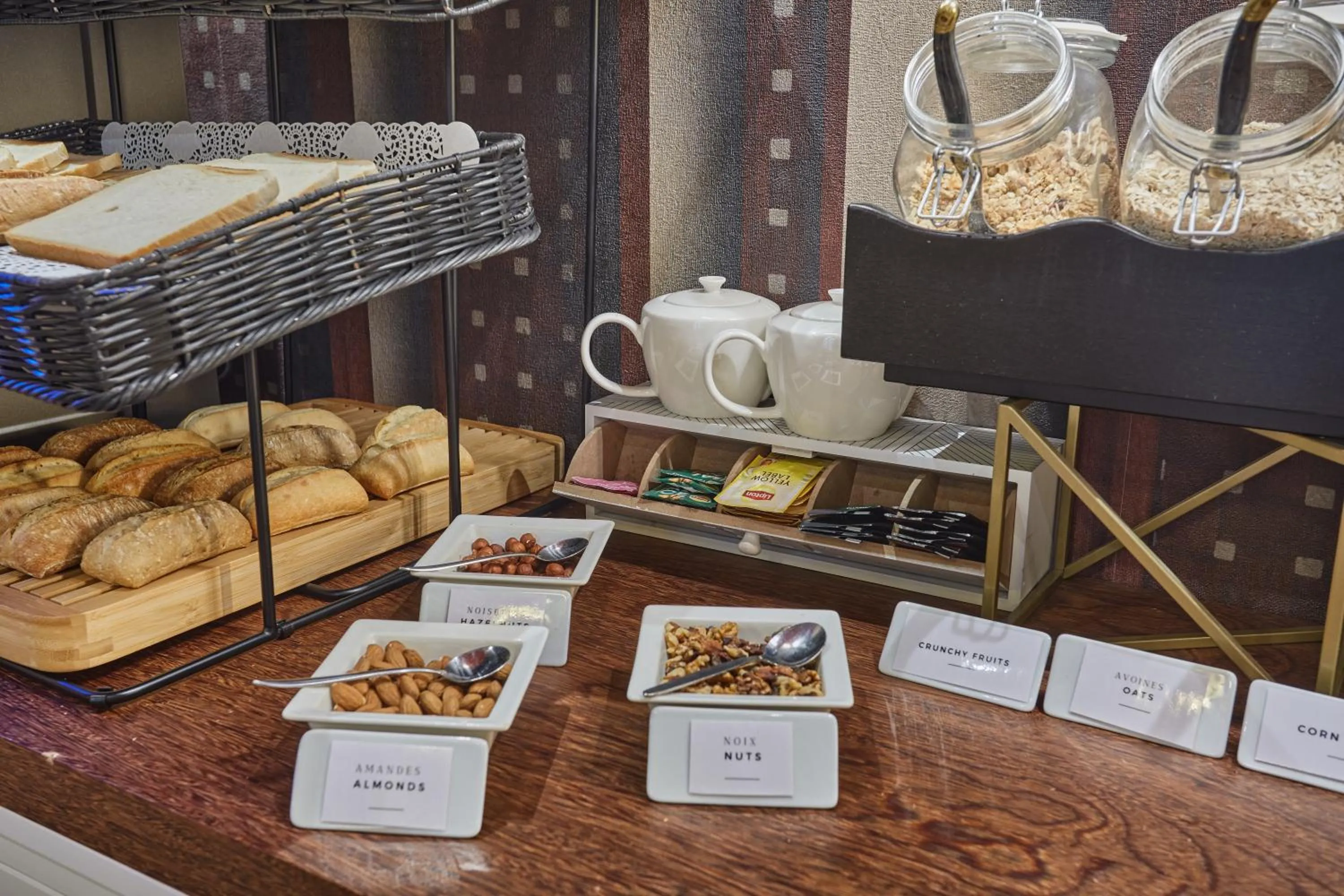 Buffet breakfast in Hôtel LUX PICPUS