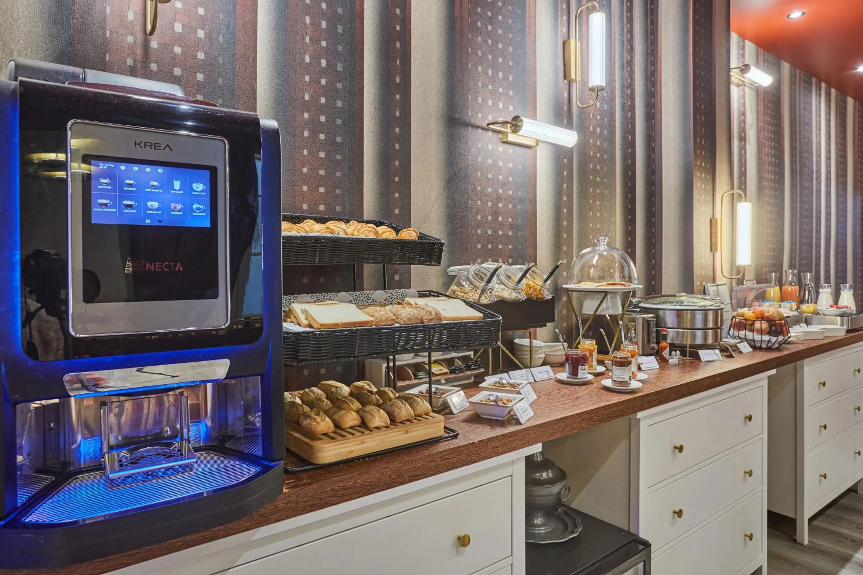 Buffet breakfast in Hôtel LUX PICPUS