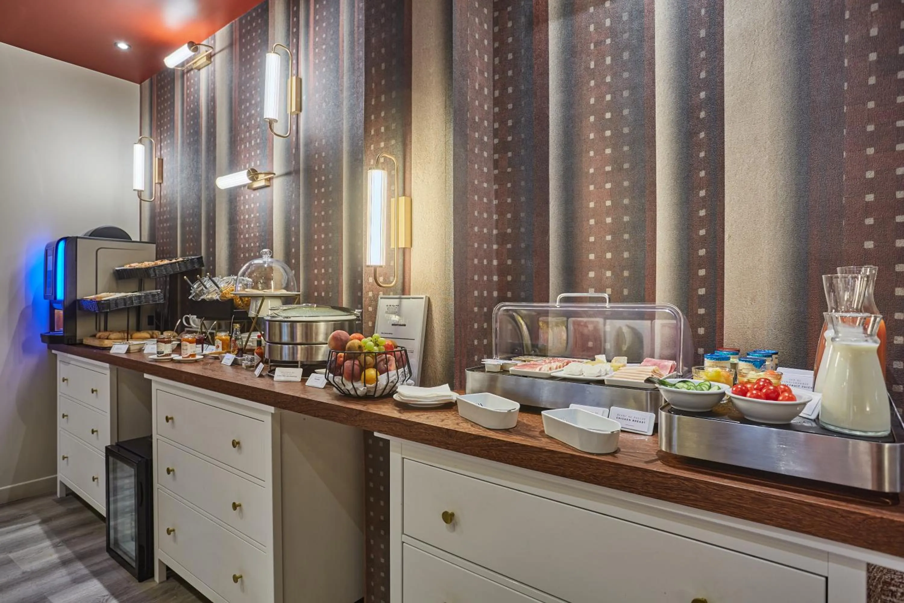 Buffet breakfast in Hôtel LUX PICPUS