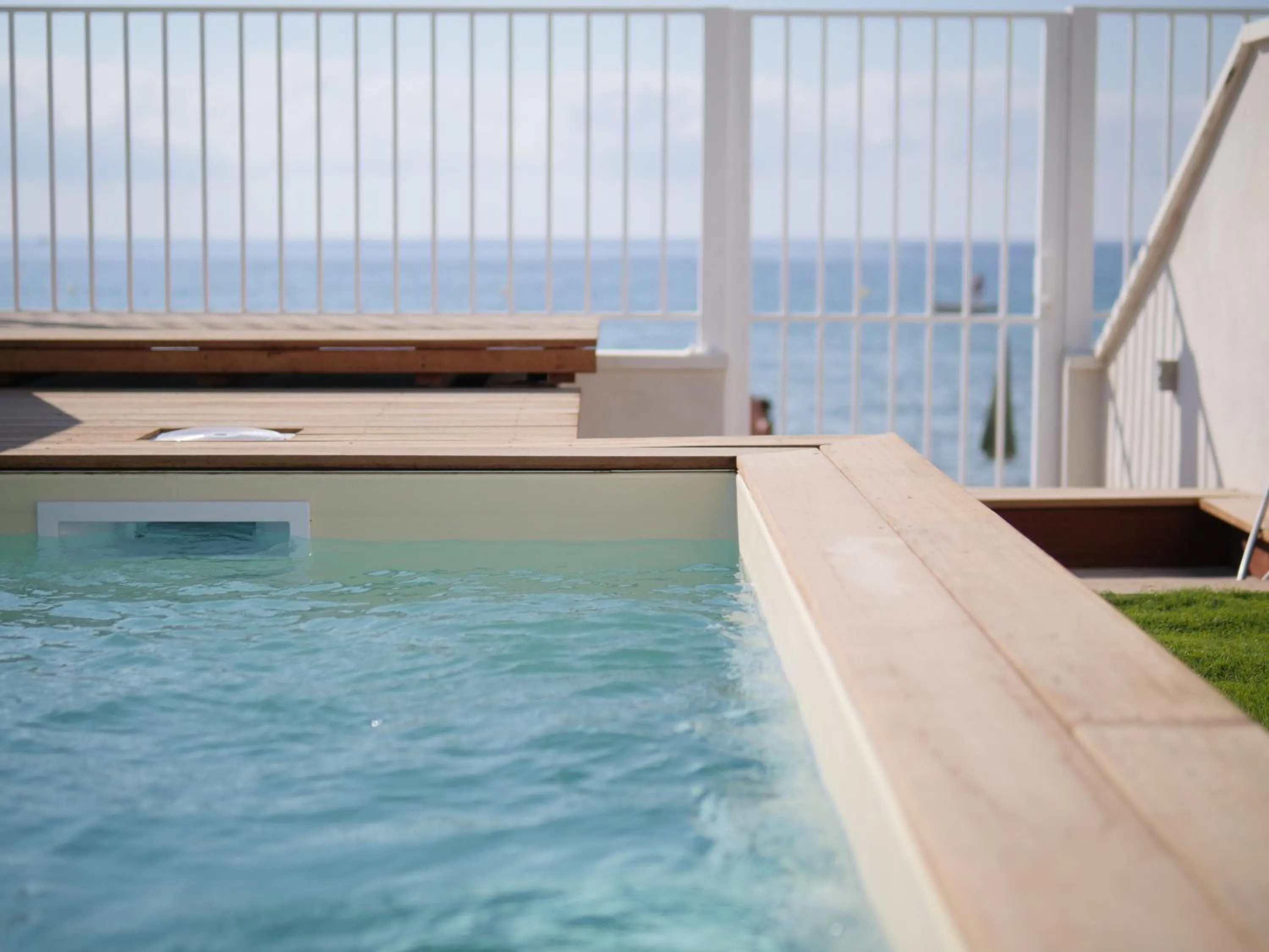 Swimming pool in Belle Vue Hôtel