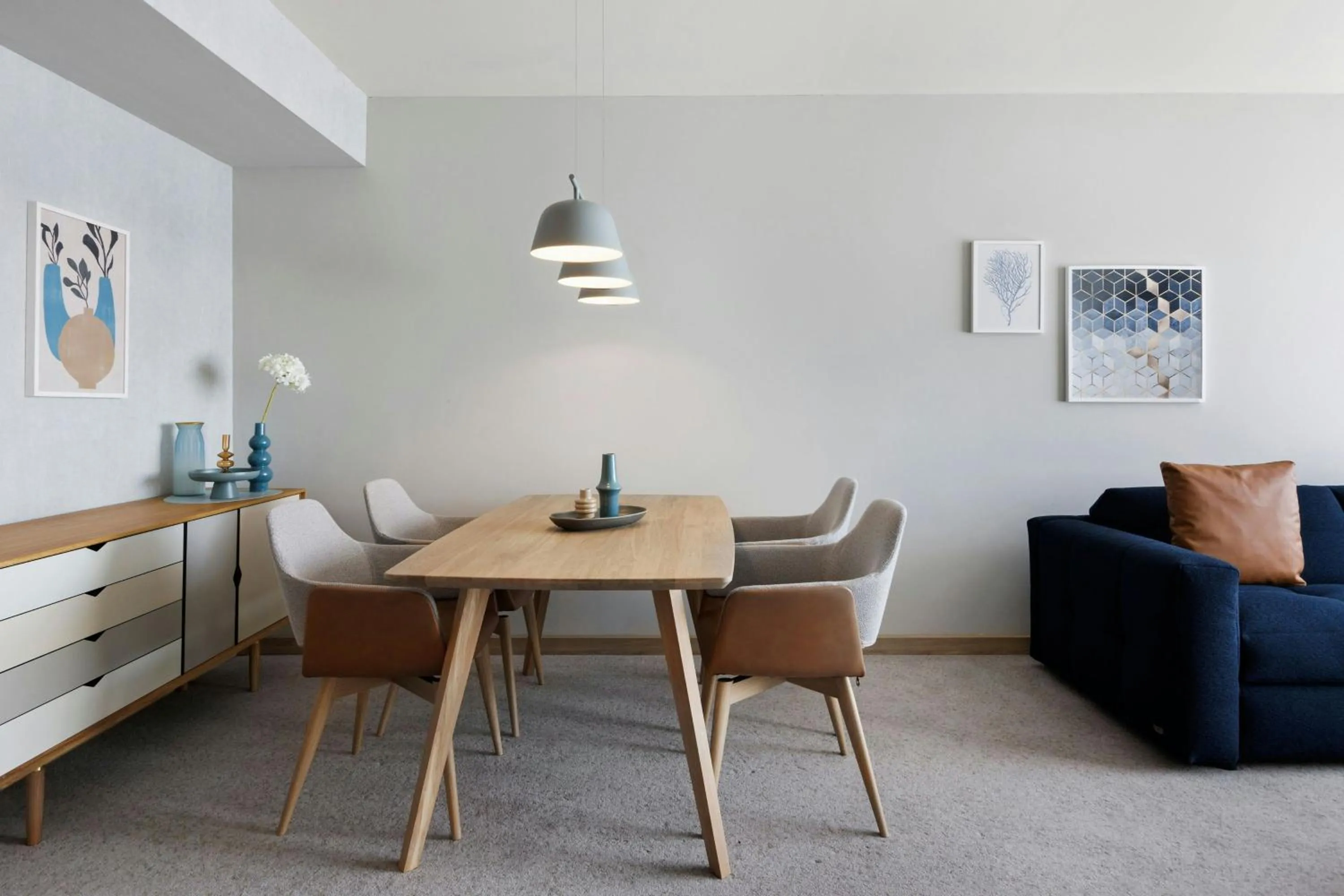 Photo of the whole room in Courtyard by Marriott Zurich North