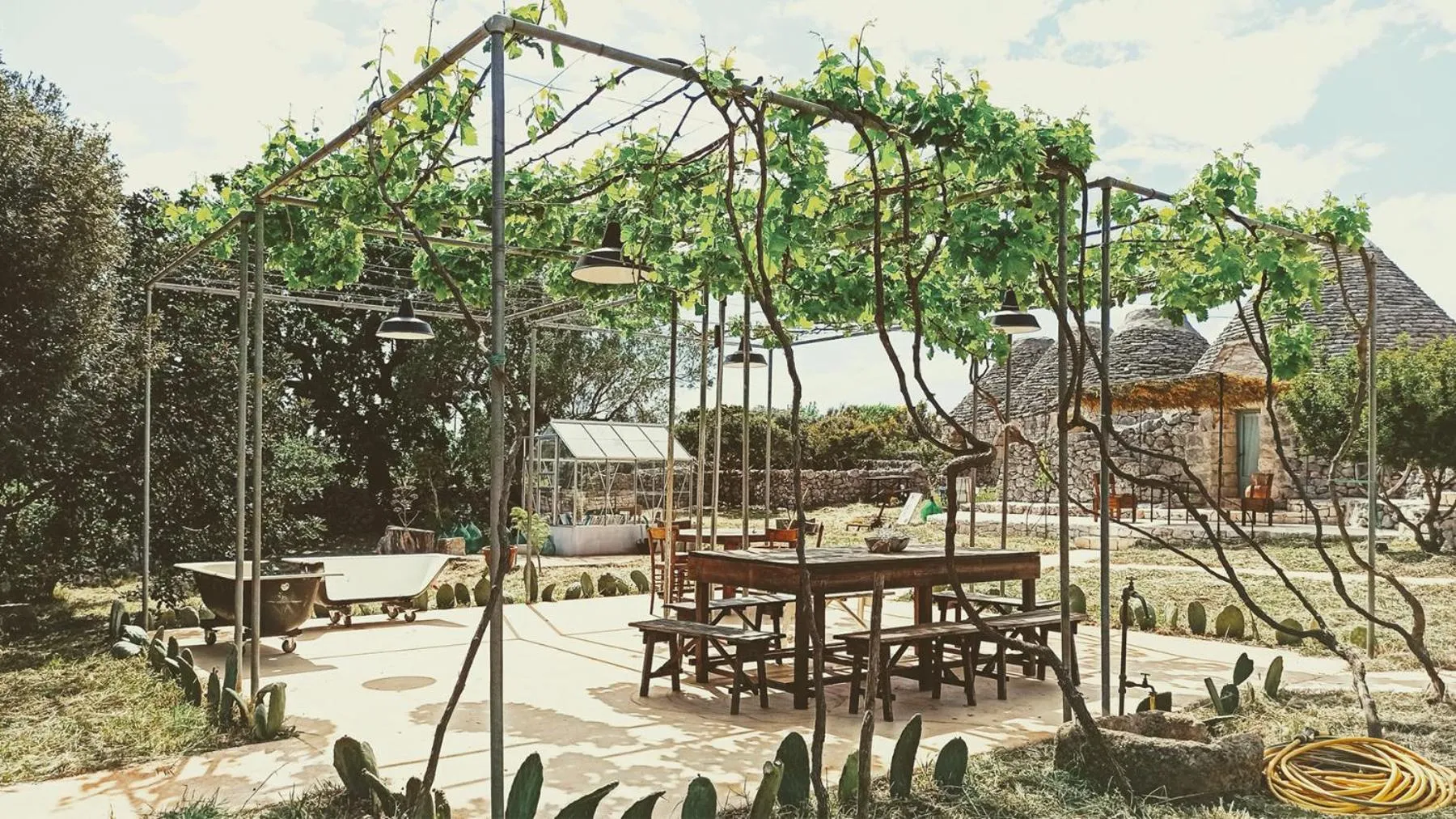 Inner courtyard view in Masseria LoJazzo