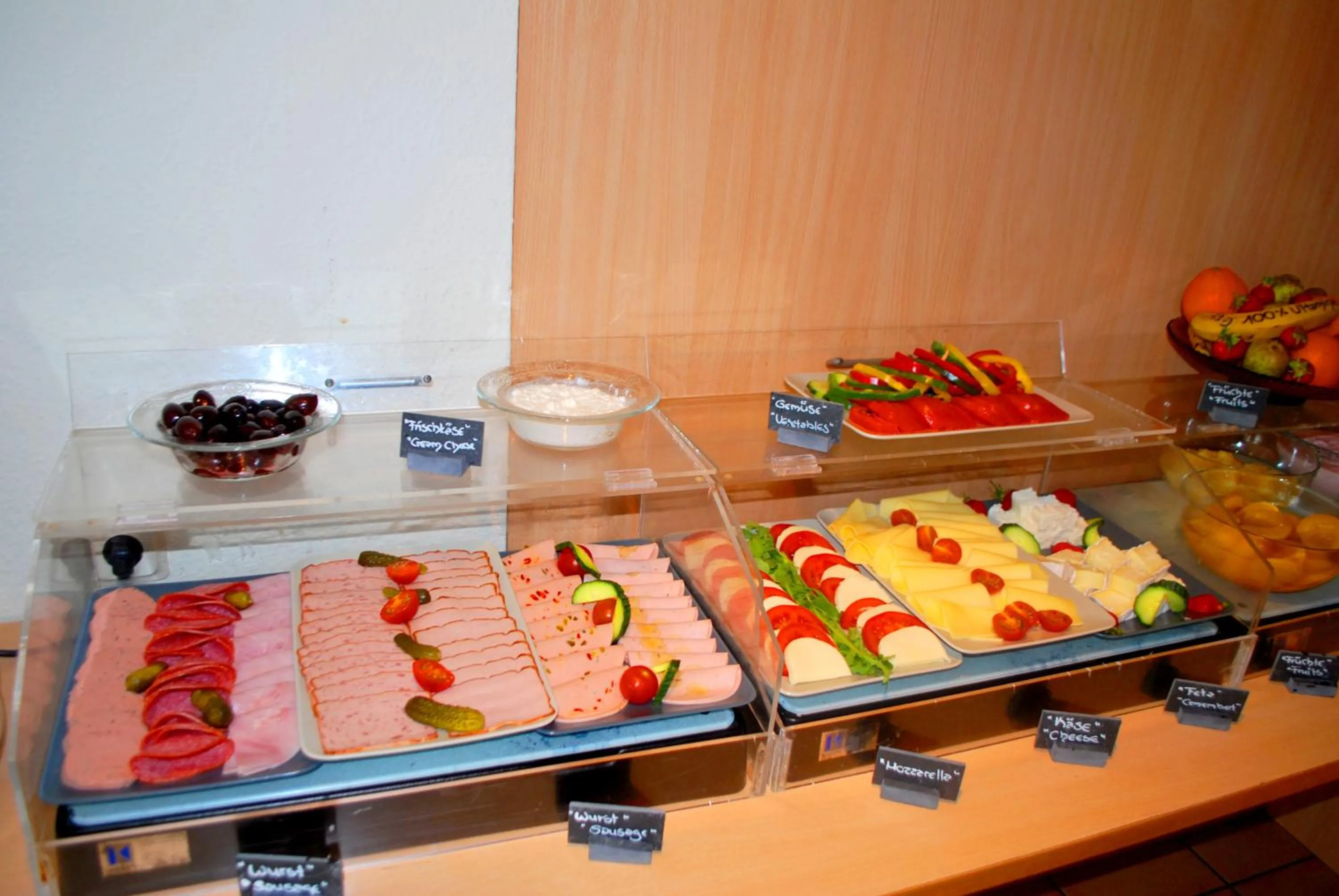 Buffet breakfast in Ariva Boardinghouse Platanenhof