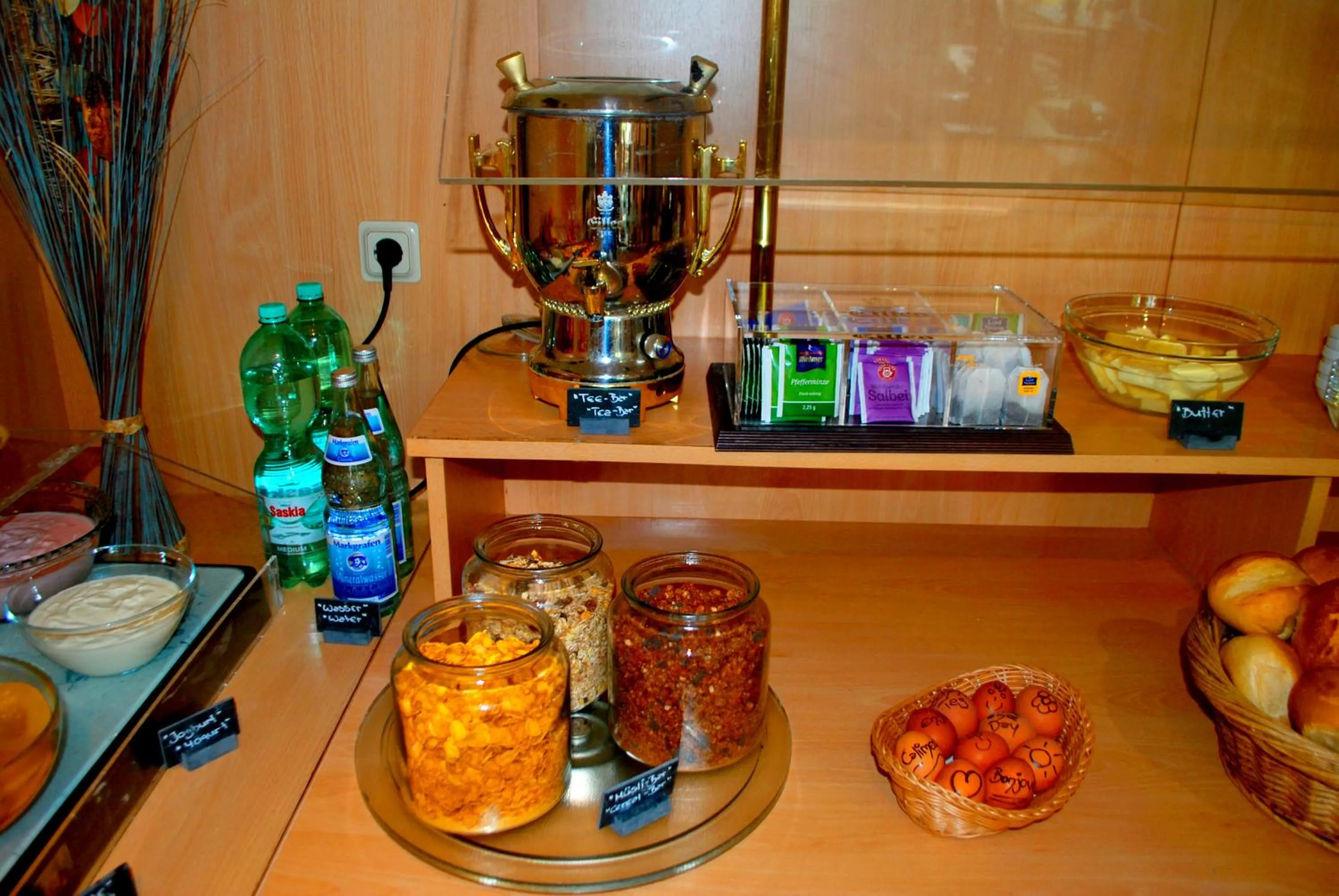 Buffet breakfast in Ariva Boardinghouse Platanenhof