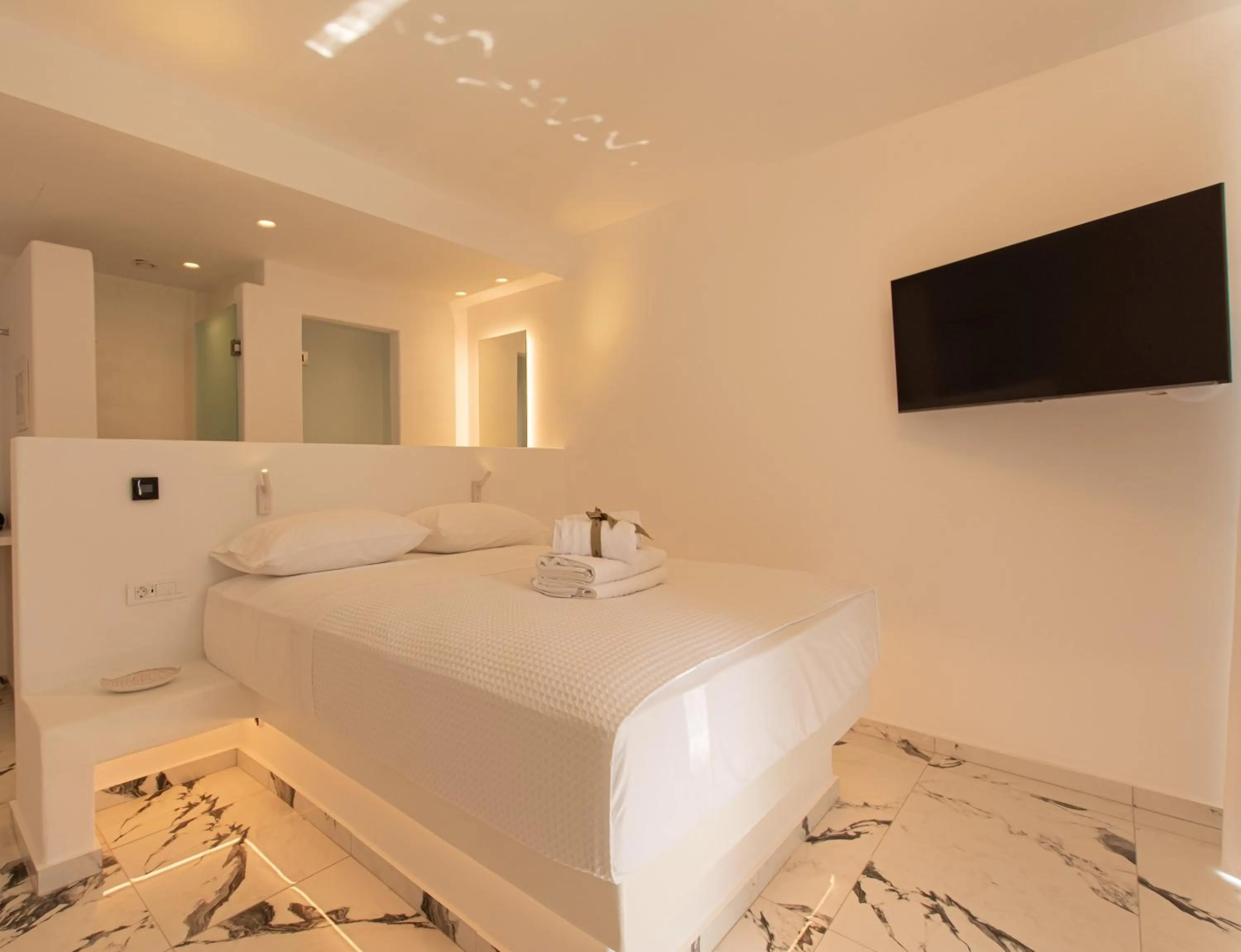 Bedroom, Bed in Bianco a Nero Mykonos