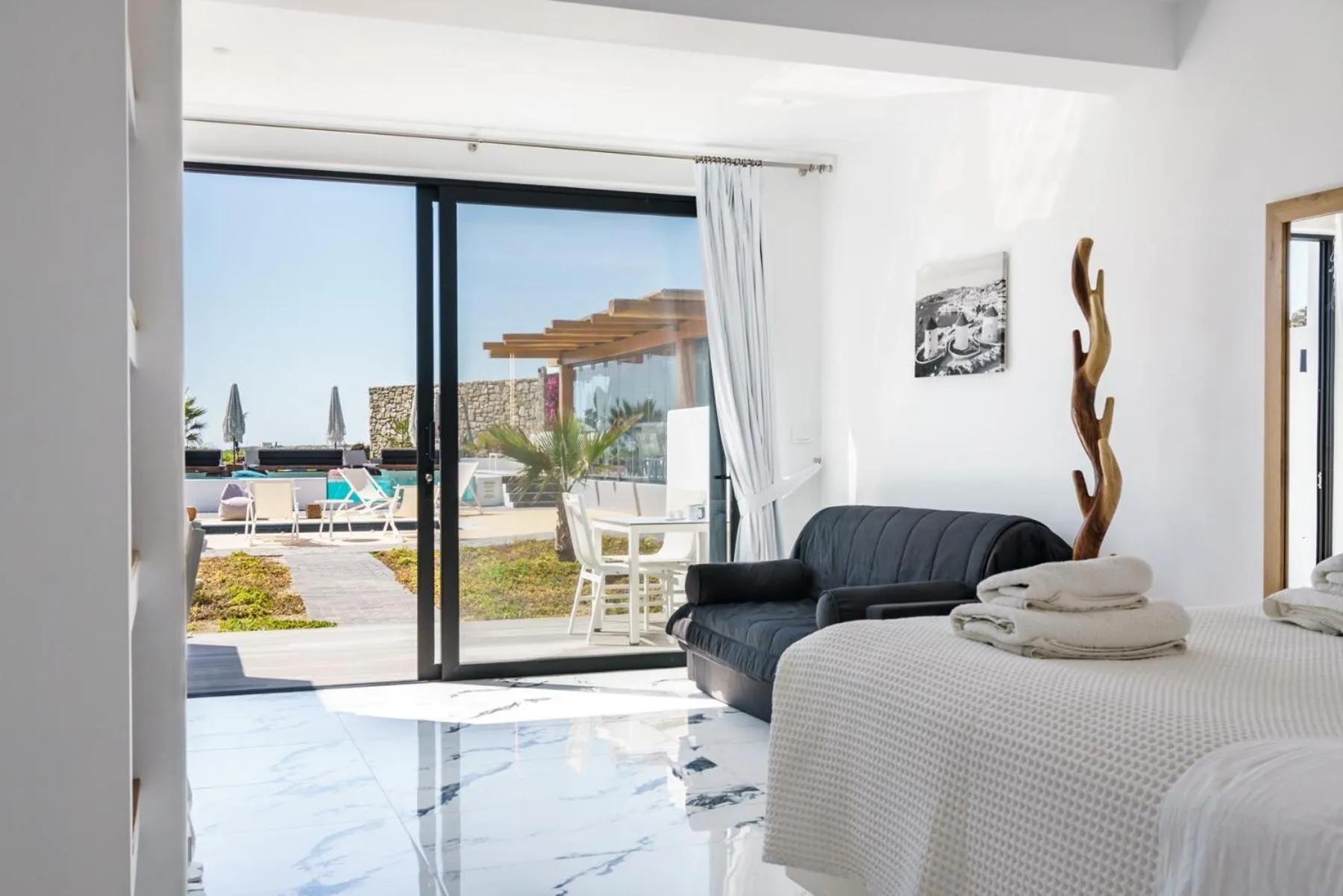 Bedroom, Bed in Bianco a Nero Mykonos