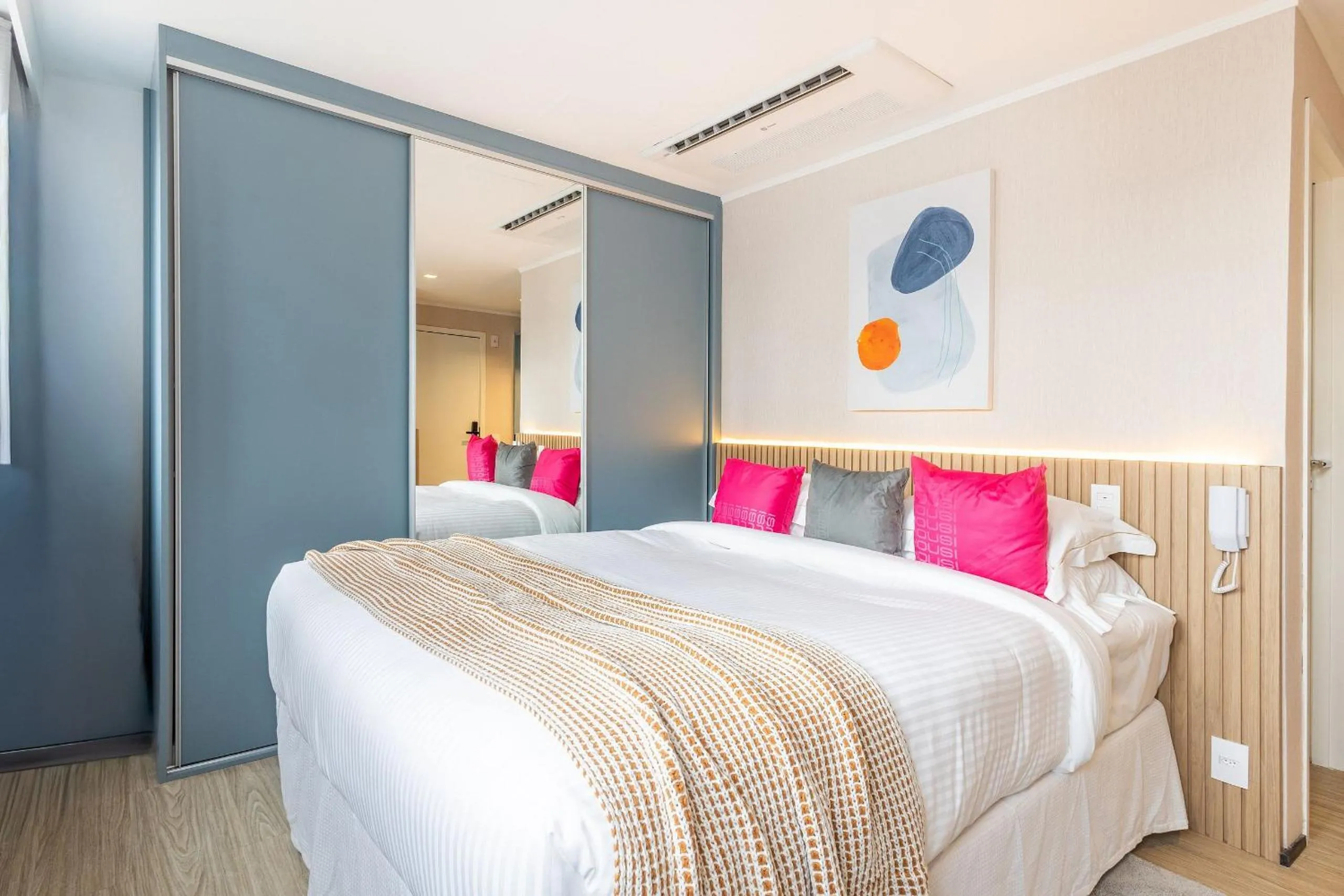 Bedroom, Bed in sp-hobn - housi paulista