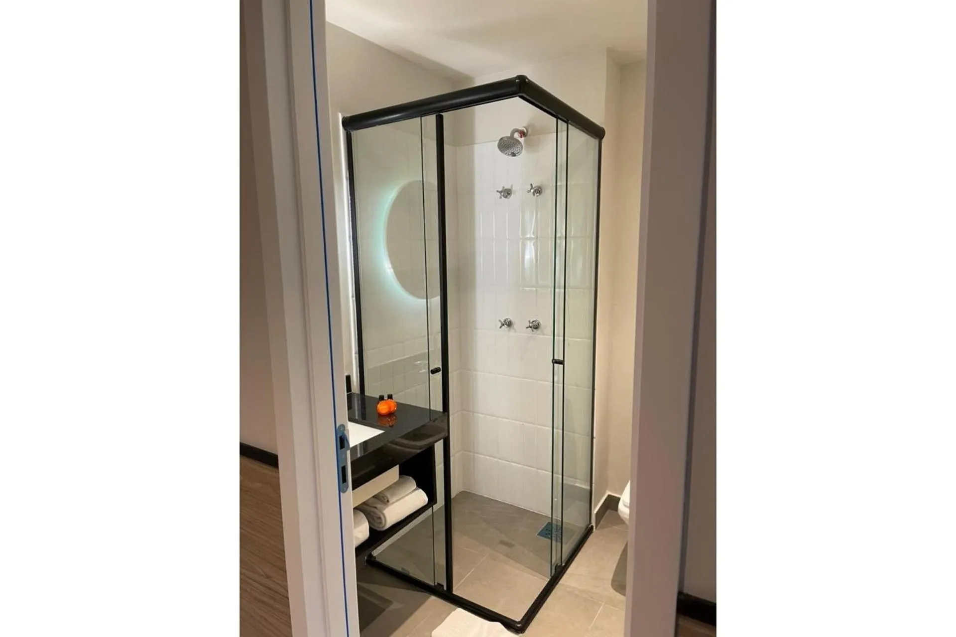 Bathroom in sp-hobn - housi paulista