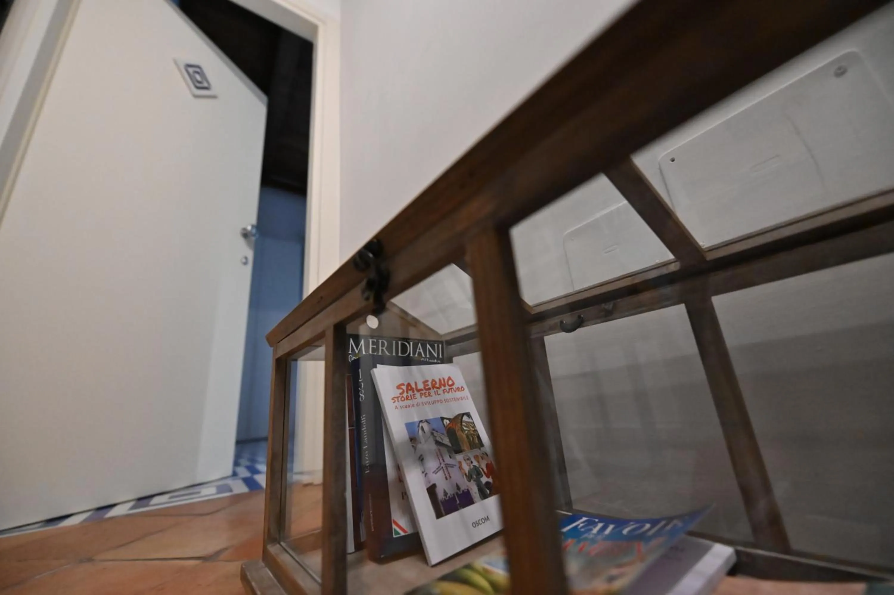 Library in La Memolina B&B