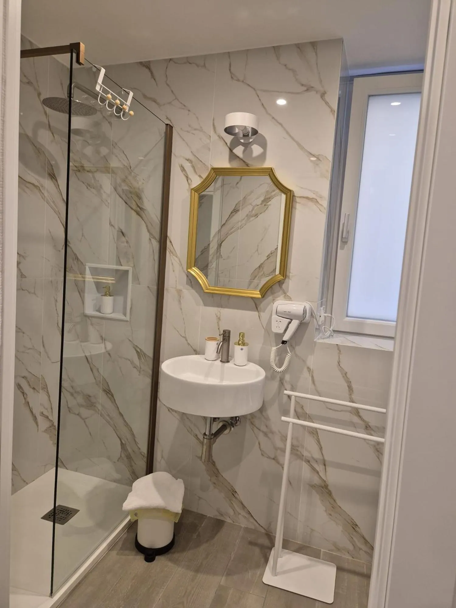 Shower in La Memolina B&B