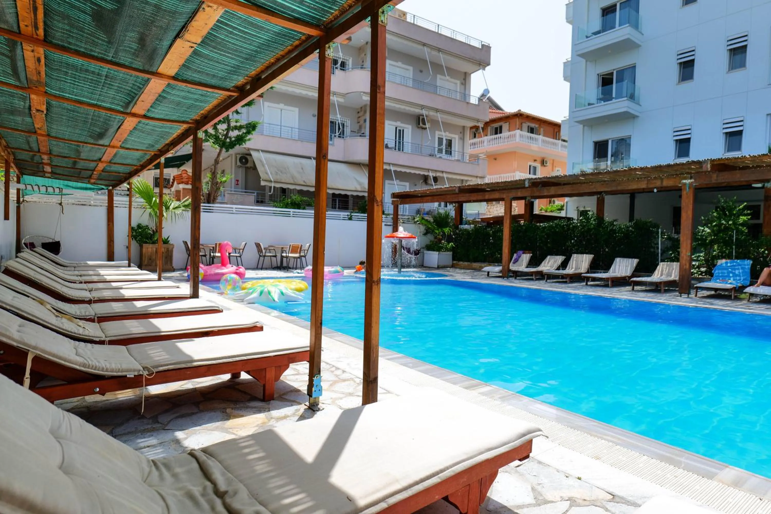 Swimming pool in 6 Milje Hotel